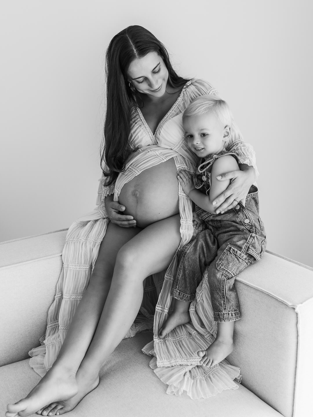 So many sessions I still haven’t got around to sharing from 2025, it’s hard to believe this beautiful session hasn’t appeared on my grid yet!
How are we feeling about the holidays coming to a close? I have had a lovely break but I must say I’m keen to get stuck into 2026.
A beautiful new website, along with a little re-brand, is on its way…showing the very best of what Rachel Fairfield Photography has to offer. I cannot wait!
I’m also looking into ways I can work more efficiently behind the scenes so that I can increase my shoot capacity to see more lovely families and tiny bubbas each week. Meeting you lovely lot is, after all, the very very best part of the job 🥰
The kids go back on 5th and then I’m straight back into it. Bring on 2026!!