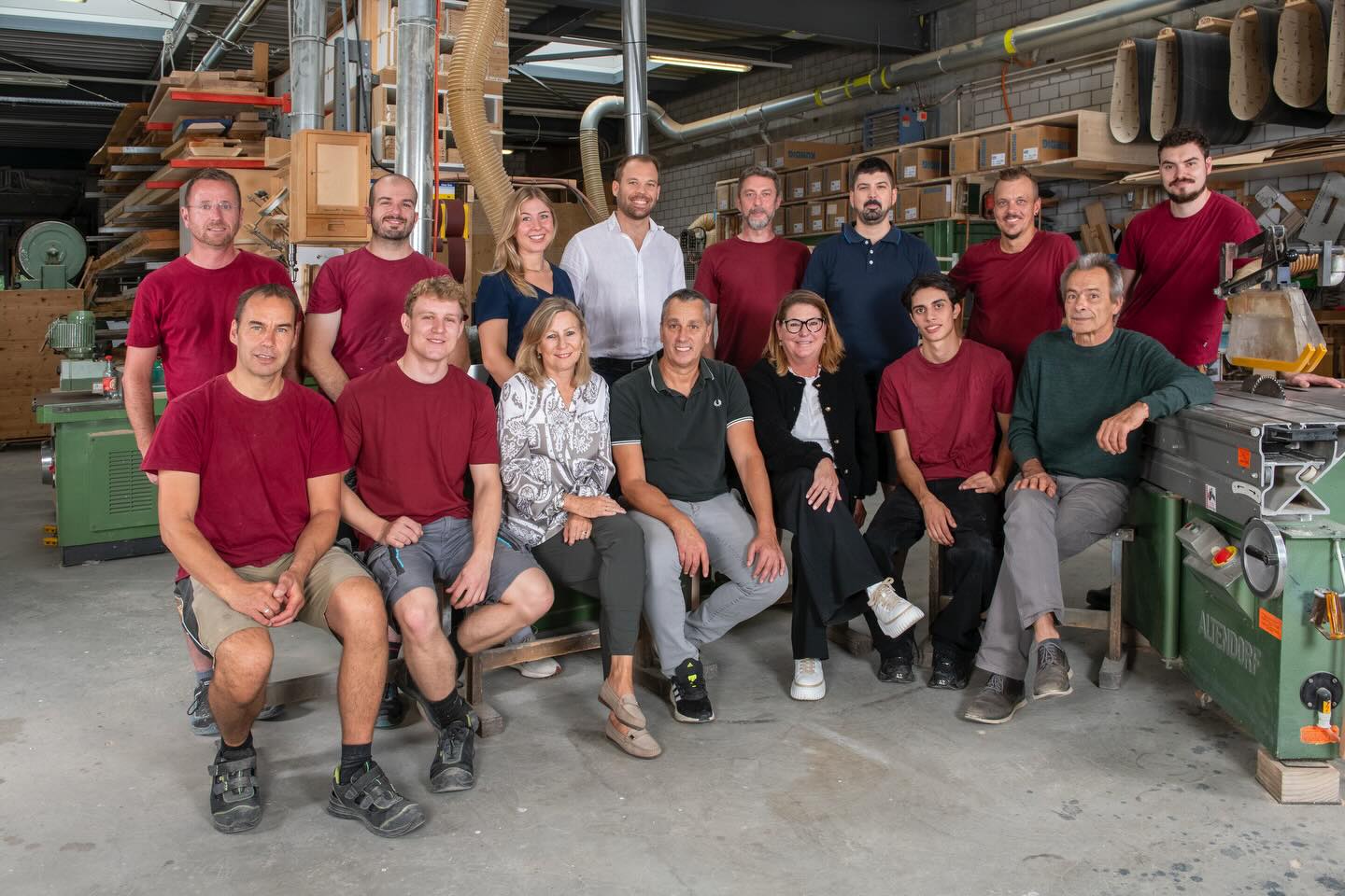 Auf in ein neues Jahr 🚀
Gemeinsam sind wir ins neue Arbeitsjahr gestartet 🚀
Wir freuen uns auf viele spannende Projekte, die bereits auf uns warten – und sagen Danke an unsere Kundinnen und Kunden, sowie unseren Geschäftspartnern für das Vertrauen. Auf ein erfolgreiches Jahr 2️⃣0️⃣2️⃣6️⃣ 🤩
#2026 #innenausbau #schreinereibasel #architekturbasel #baselland