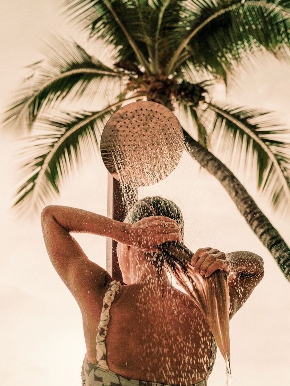 Salt water pulls moisture from the hair, leaving it dry, tangled, and dull over time. Rinsing with fresh water removes salt buildup and helps keep hair softer and healthier, even if you’re not washing it straight away.
Enjoy the swim. Don’t keep the salt. 🌊
#arvohaircare #summerhaircare #veganhairhair #summerhaircaretips #aussiehaircare