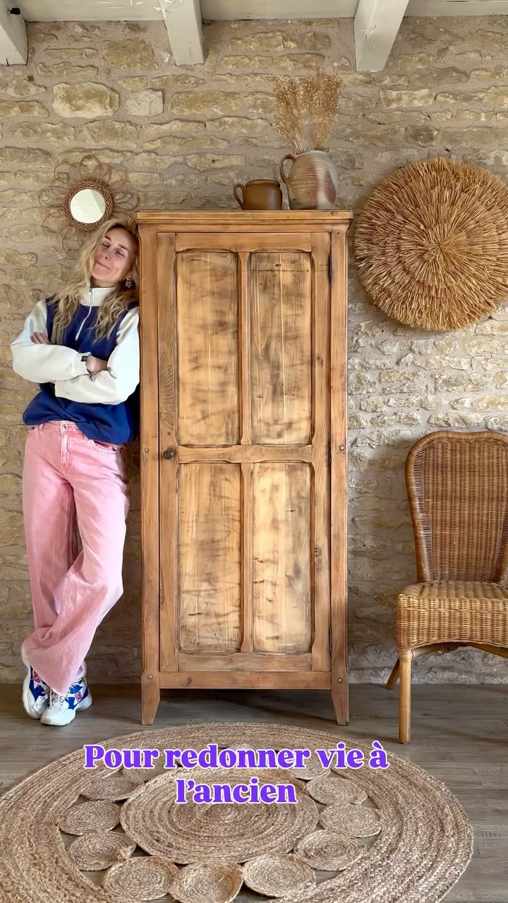 Vendue ❌Renée 🤎
Longueur : 71cm
Hauteur : 168cm
Profondeur: 41cm
Poncée (grain 80 puis 120), traitée scrupuleusement contre les xylophages (2 fois), cirée à la cire Liberon, les étagères vernis.
📦 Retrait au showroom "Chez Louisette" gratuit au 326 AVENUE DE PARIS 79000 Niort sur les horaires d'ouvertures (lundi et vendredi de 12h00 à 18h30 et le samedi de 10h00 à 18h30). Merci de nous indiquer la date et l'heure du retrait et de vous organiser concernant la manutention.
🚚Livraison possible dans les 60km avec supplément.