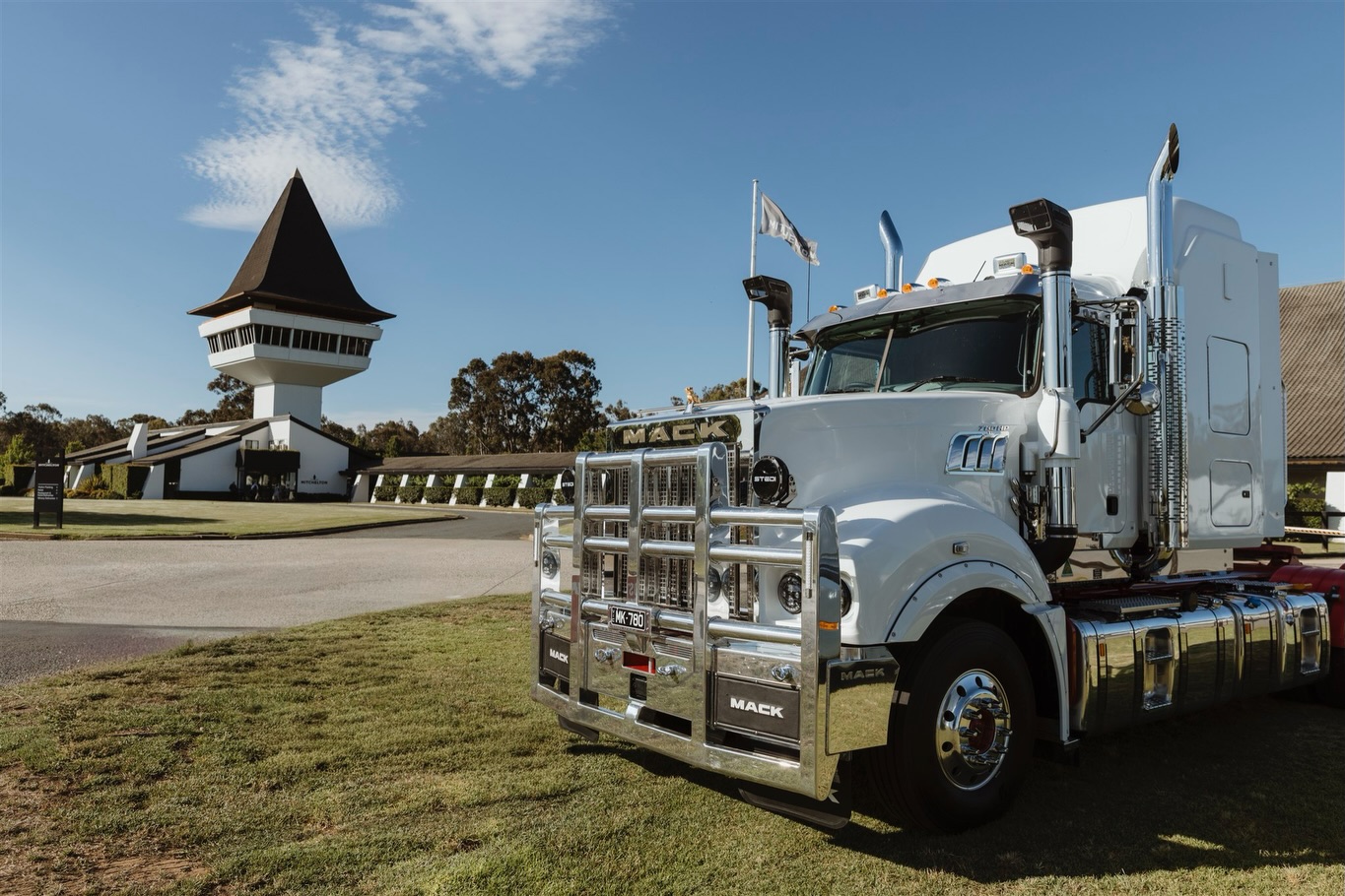 Early December I photographed @cmvtruckbus EOY customer dinner at @mitcheltonwines and what an amazing turn out this event was!
The customers, the team member at CMV, Mitchelton Wines being as glorious as ever and even had @jessicalorrainemusic finishing off the night outside by the river!