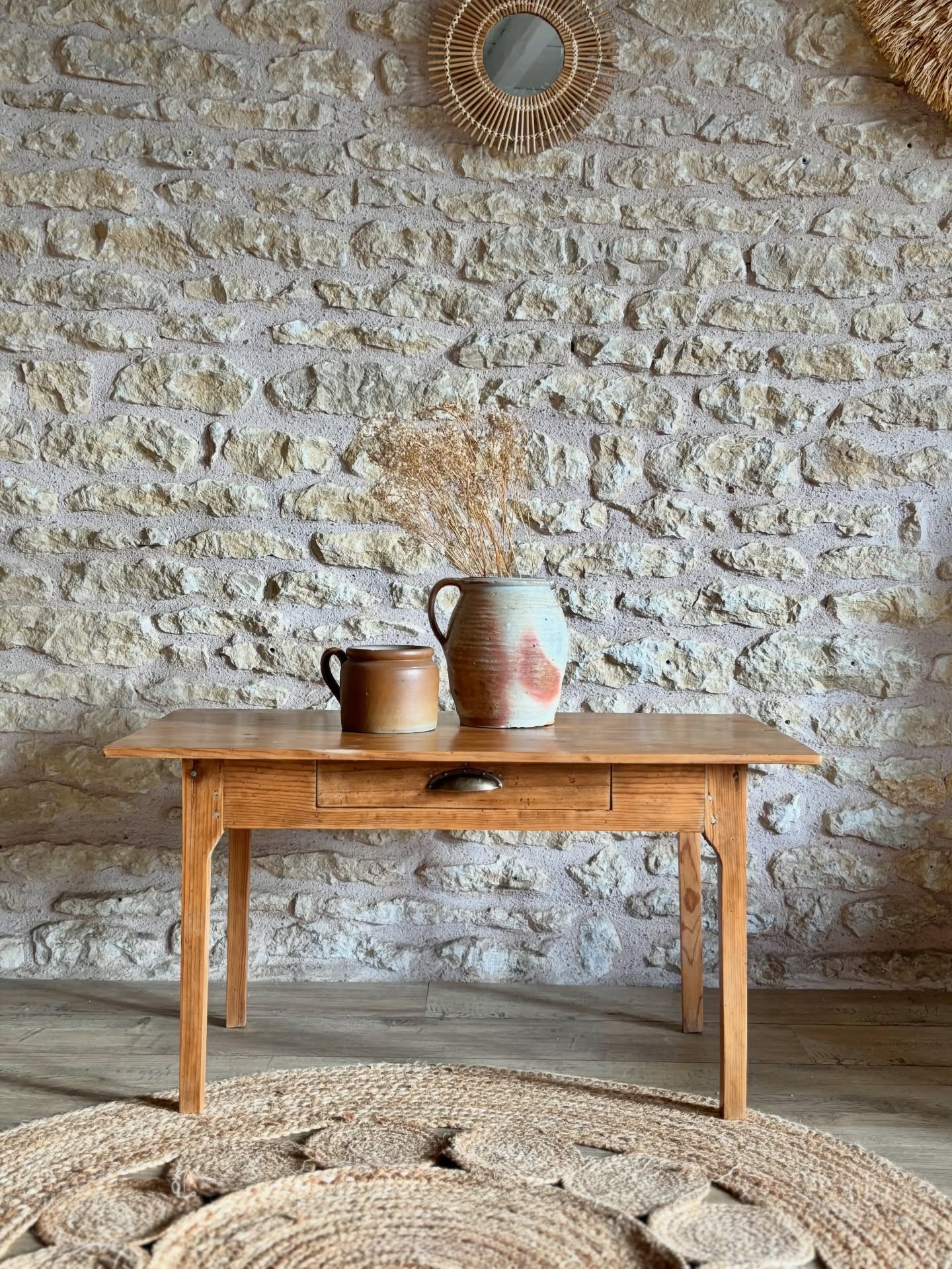 2 tables basses dispoooooo 🤎
Je te présente Joy et Lidie
- Joy (la petite table basse) 🏷️110€
Longueur : 85cm
Hauteur : 45,5cm
Profondeur: 47cm
-Lidie (la grande table basse) : vendue ❌
Longueur : 125cm
Hauteur : 47,5cm
Profondeur: 69cm
📦Retrait au showroom « Chez Louisette » gratuit au 326 AVENUE DE PARIS 79000 Niort sur les horaires d’ouvertures (lundi et vendredi de 12h00 à 18h30 et le samedi de 10h00 à 18h30). Merci de nous indiquer la date et l’heure du retrait et de vous organiser concernant la manutention.
🚚Livraison possible dans les 60km avec supplément.