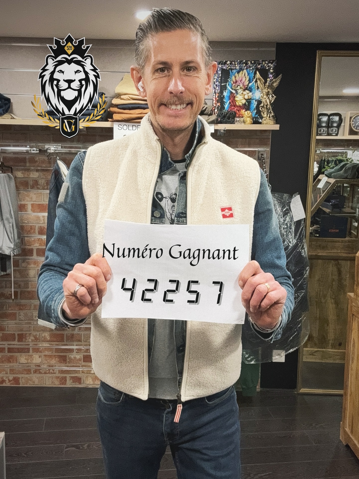 Et toi 🫵🏻!!!
Oui toi qui a le ticket 42257 du Noël Magique des commerçants de @ucahazebrouck
Tu as un super cadeau qui t’attend 🤩
Je le garde au chaud en attendant ton appel ☎️
Soyez Stylé 👌