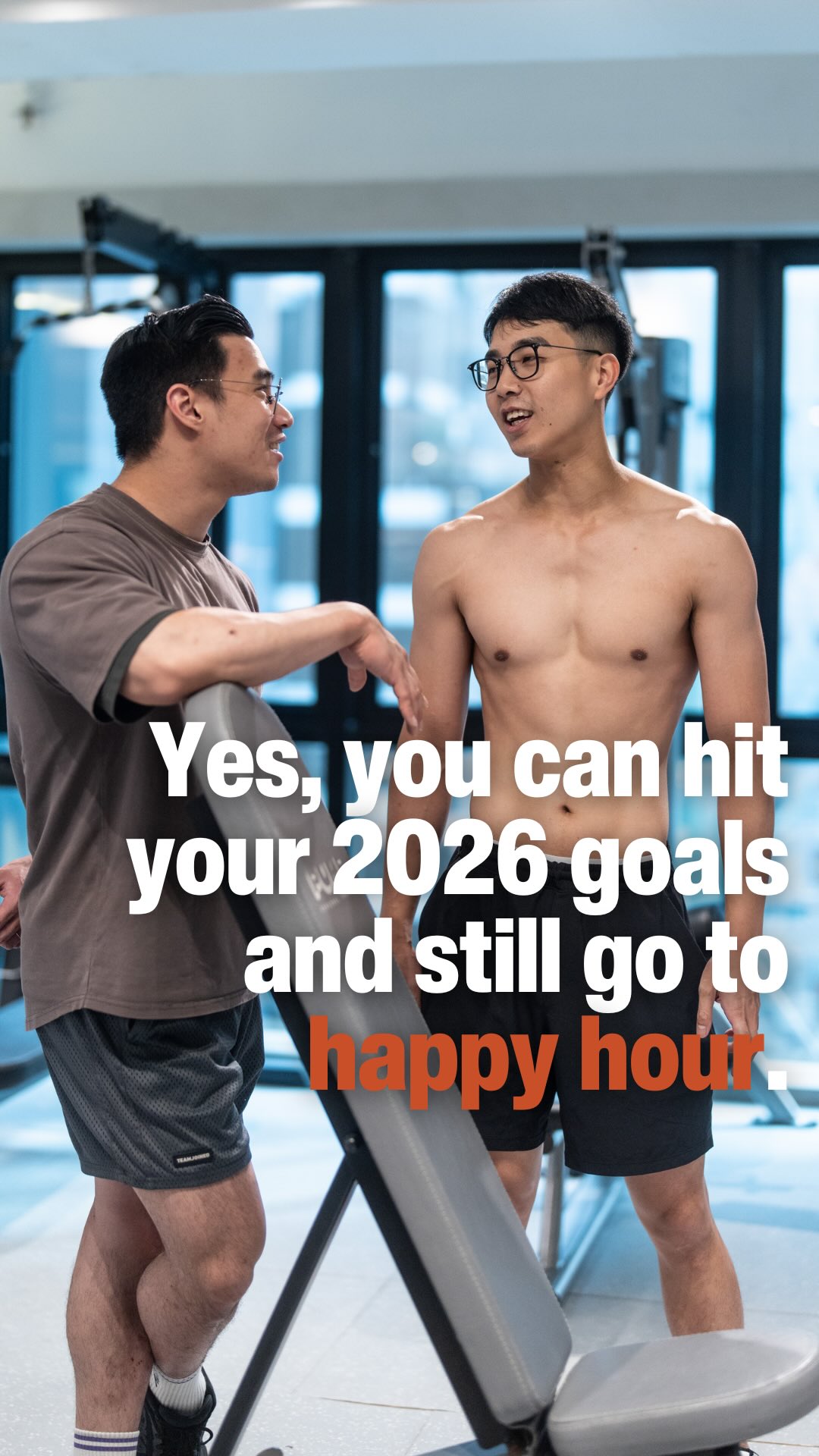 𝗧𝗟;𝗗𝗥 重點
Resolutions fail when they clash with your lifestyle. Billy succeeded because he made a plan around being a trader, including drinks and dinners.
New Year Resolutions 之所以失敗,往往係因為計劃同生活習慣格格不入。Billy 嘅成功在於佢無放棄 Trader 嘅生活規律,而係學識喺應酬同飯局之間搵到平衡。
𝗕𝗮𝗰𝗸𝗴𝗿𝗼𝘂𝗻𝗱 背景
Meet Billy, a 32-year-old in the intense trading industry. Like many with New Year’s resolutions, he had attempted change before. Although he trained several times weekly and was dedicated, his condition showed minimal progress. The stress and obligatory client mingling at work offset his efforts.
32 歲嘅 Billy 身處節奏極快嘅交易行業。同好多人一樣,佢以前都試過制定目標去改變,但結果都係原地踏步。雖然佢每星期堅持操練幾日,亦非常自律,但身形始終無明顯進步。高壓工作加上無可避免嘅客戶應酬,令佢嘅努力好容易被抵銷。
𝗣𝗨𝗠𝗣 𝗧𝗿𝗮𝗻𝘀𝗳𝗼𝗿𝗺𝗮𝘁𝗶𝗼𝗻
Billy didn’t need more motivation but a better strategy. His trainer didn’t ban socializing but “hacked” his resolution by teaching him nutritional tactics for dining out and choosing drinks. They optimized his training to be efficient and intense, ensuring every session led to a breakthrough despite his busy schedule.
Billy 缺少的並唔係意志力,而係一套更聰明嘅策略。 PUMP 教練並無強制佢戒絕社交,反而幫佢「破解」難題,教佢喺外食同飲酒時嘅營養選取技巧。我哋將佢嘅訓練重新編排,追求高效率與高強度,確保佢喺繁忙嘅日程中,每一節訓練都能夠真正帶來突破。
🔸Duration 期間: 5 months
🔸Body Fat 體脂: 19.5% ➡️ 10.1%
🔸Bodyweight 體重: 80.1KG ➡️ 71.6KG
𝗧𝗵𝗲 𝗕𝗿𝗲𝗮𝗸𝘁𝗵𝗿𝗼𝘂𝗴𝗵 突破界限
It’s January, and many people are realizing their resolutions are too difficult to maintain. Billy lost 10% body fat by shifting from simply “trying” to be healthy to actively “strategizing” his approach.
嚟到一月,好多人開始發現新年目標難以維持。Billy 之所以能成功減走近 10% 體脂,係因為佢唔再單純「盲目嘗試」,而係學識「有策略」地執行健身計劃。
𝗔𝗖𝗧 𝗡𝗢𝗪 立即行動
Don’t let 2026 be another year of “almost.” DM us to book a consultation. Let’s build a resolution that actually fits your Hong Kong life.
唔好畀 2026 年再次成為「差啲成功」嘅一年。 立即 DM 我哋預約 Consultation。一齊制定一個真正 Fit 到你香港生活節奏嘅 Fitness Plan。