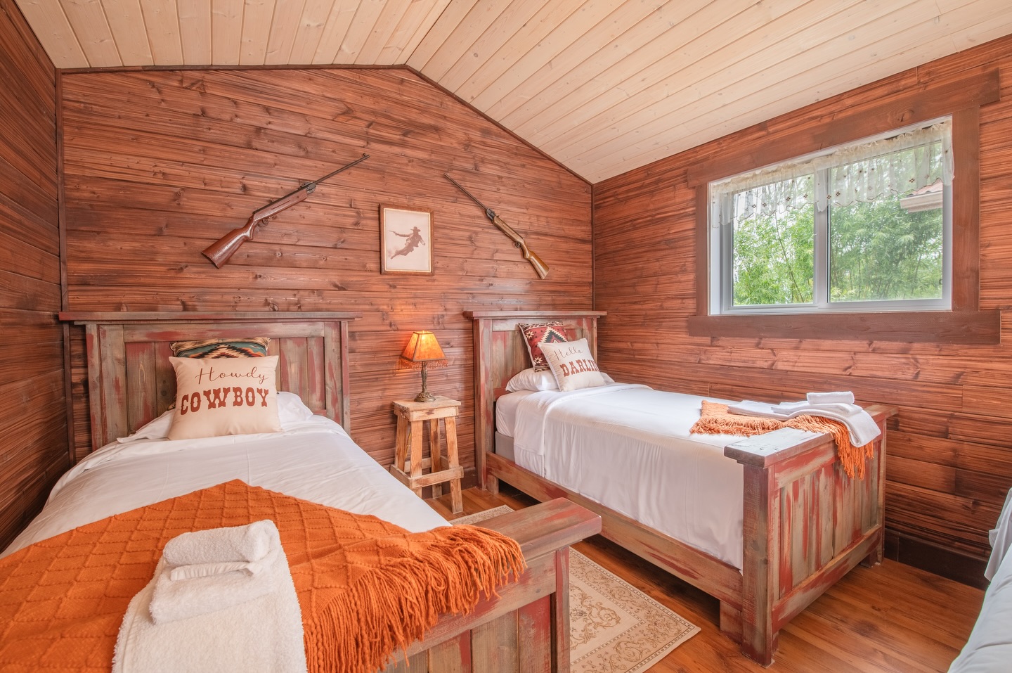 The Bunk House Cabin:
Sleeps 4
Shared Cabin Bathroom steps away
Mini Fridge
Keurig Coffee Machine
Welcome Water Bottles
Fire Place Heater
Hotel Bedding
Private Patio w/ Fire Pit, Picnic Table & Chairs
Hydrotherapy Access steps away ✨
Cold outside. Cozy inside.
Winter glamping at Prairie Junction means crisp air, warm cabins, and the kind of stillness you don’t get in the city. ❄️✨