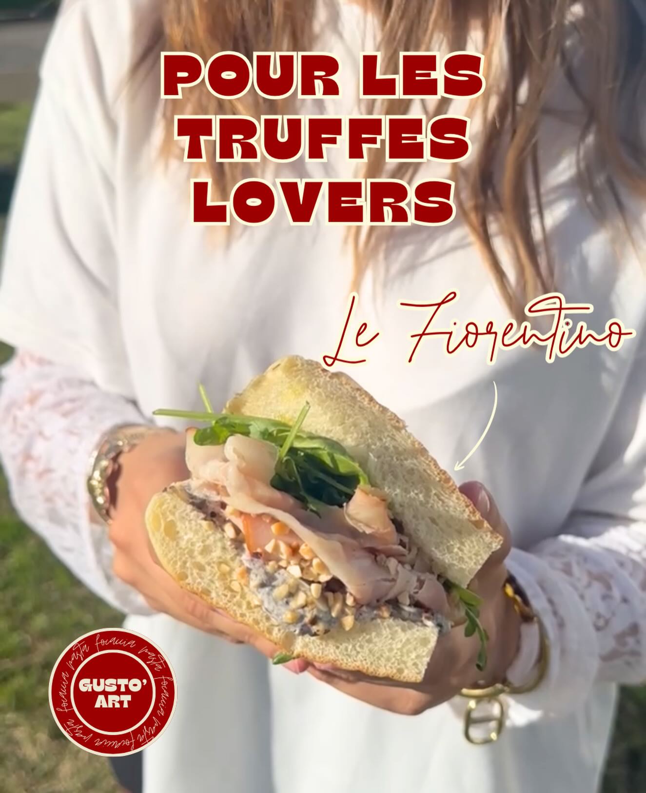 Comme c’est écrit sur la photo... on a pensé à vous, les Truffe Lovers ! ❤️
Découvrez notre focaccia Fiorentino :Porchetta savoureuse, Stracciatella ultra crémeuse,Parmigiano, Roquette fraîche, Noisettes torréfiées pour le croquant, Extrait & Sauce à la truffe pour un parfum envoûtant.
C’est crémeux, c’est croquant, et ça sent divinement bon. Qui vient la tester ce midi ?🤪