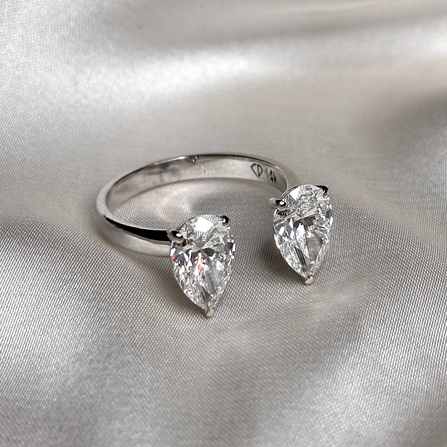 Two are better than one ✌🏼
#chendiamonds
#peardiamonds #peardiamondring #יהלומיטיפה