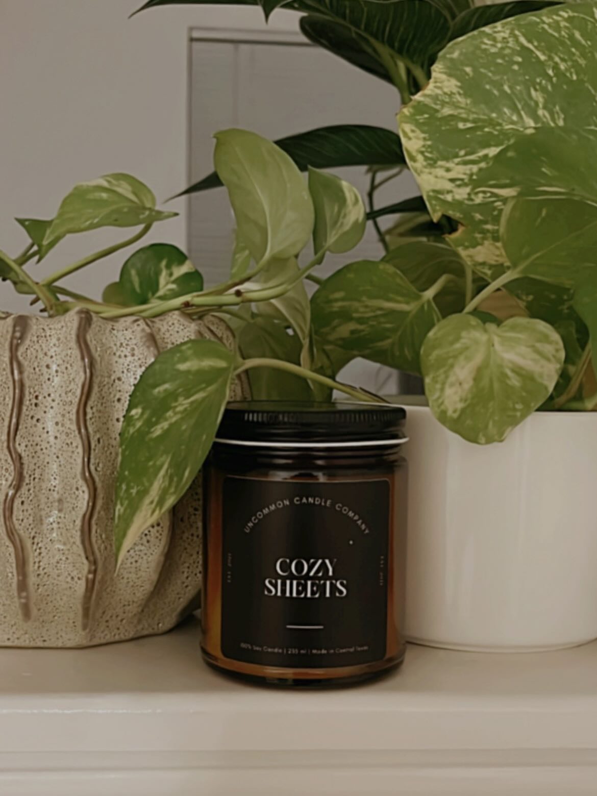 That just-washed, fresh-out-of-the-dryer feeling captured in a candle. Clean, soft, and comforting, this one makes your space feel instantly calm and cozy. Light it, unwind, and stay in. 🛏️ #smallbusiness #soycandles #handmade