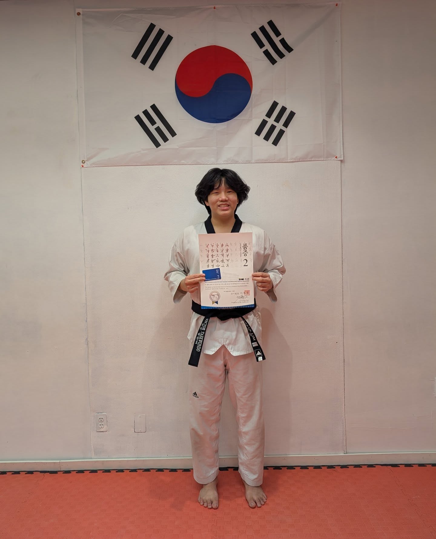 Congrats to Instructor Markus Lim for receiving his 2nd Degree Kukkiwon Certificate. Keep training and striving!
.
.
.
#vectortrainingcentre #kukkiwon #certificate #martialarts #taekwondo tkdcanada athlete fitness vancouver blackbelt poomsae kyorugi self-defense promotiontest belttest