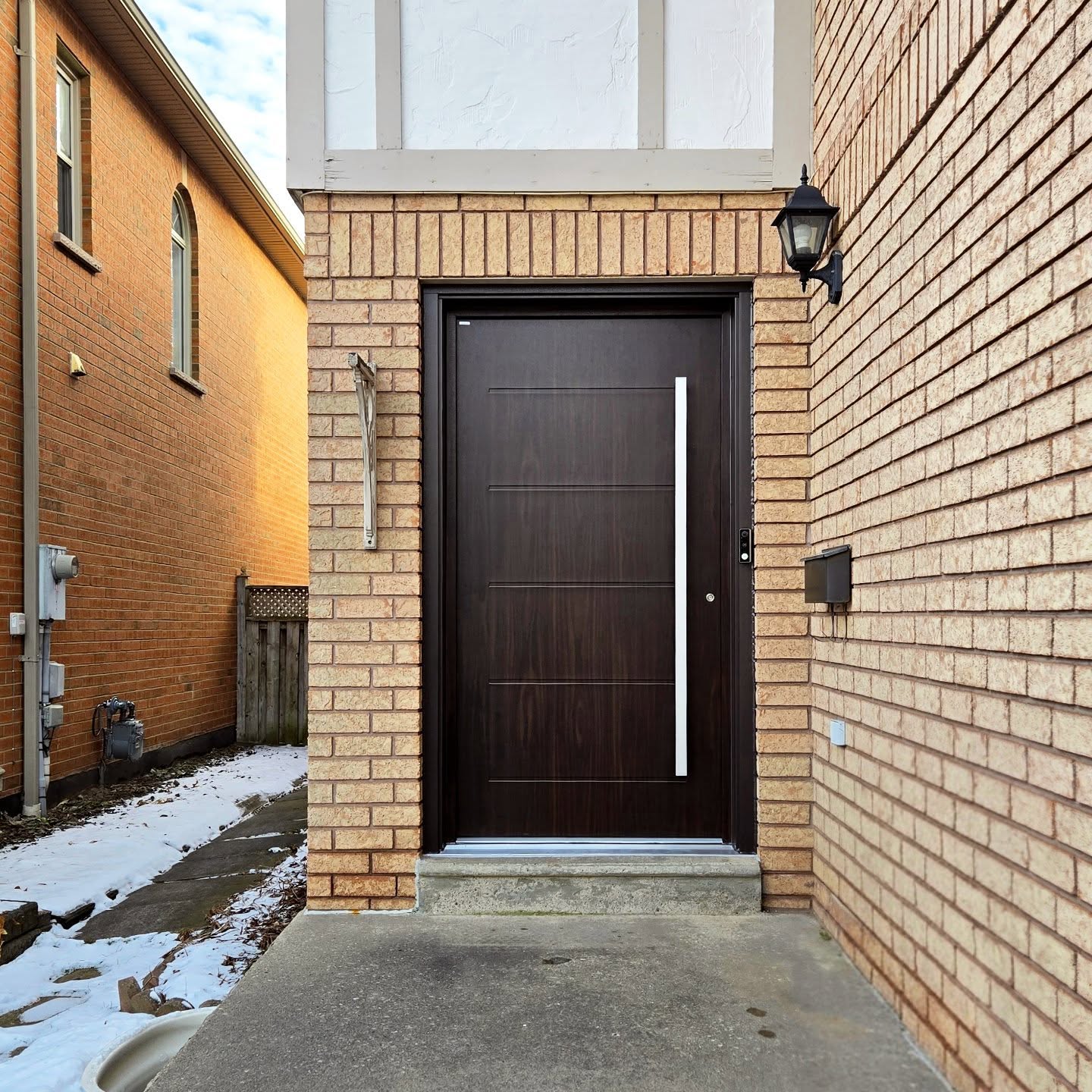 Not just a door — a security system.
European-made | 3” thick | 8-point lock | Insulated steel frame.
#EuropeanDoors #SecurityDoor #ModernEntry #EntryDoorsToronto