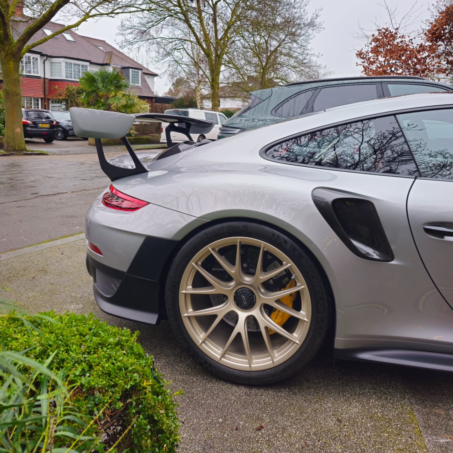 Maintenance clean complete on this stunning GT2 RS 🧼✨
#maintenanceclean #gt2rs #carcareexperts #detailinglife #cleancars