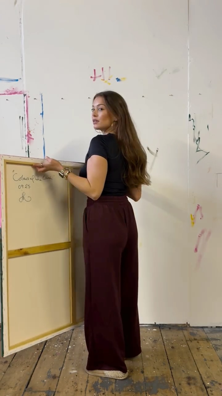 ‘Colours of the Earth’
100cm x 100cm
Acrylic, ink, chalk and pastel on canvas
𝗔𝗩𝗔𝗜𝗟𝗔𝗕𝗟𝗘.
Email: artbyjessicah@outlook.com