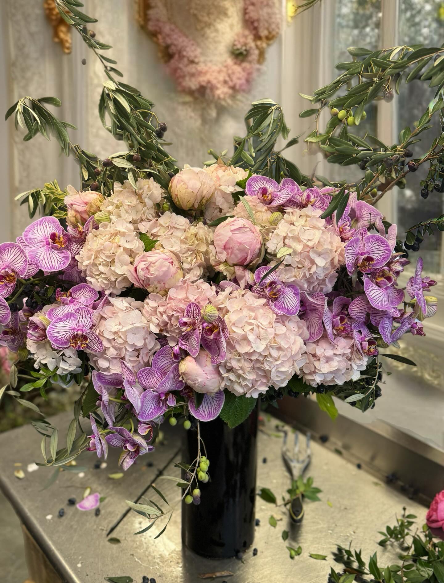 The soft colors of lavender and olives.
#luxeryflowers