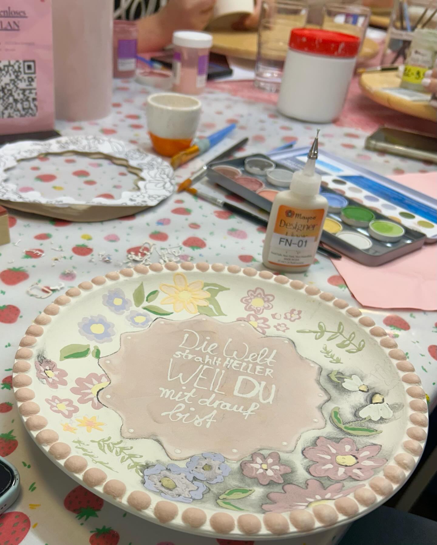 COLORFUL THINGS HAPPENS HERE 🌸💕✨
.
.
.
#colorfulthings #keramikbemalen #diy