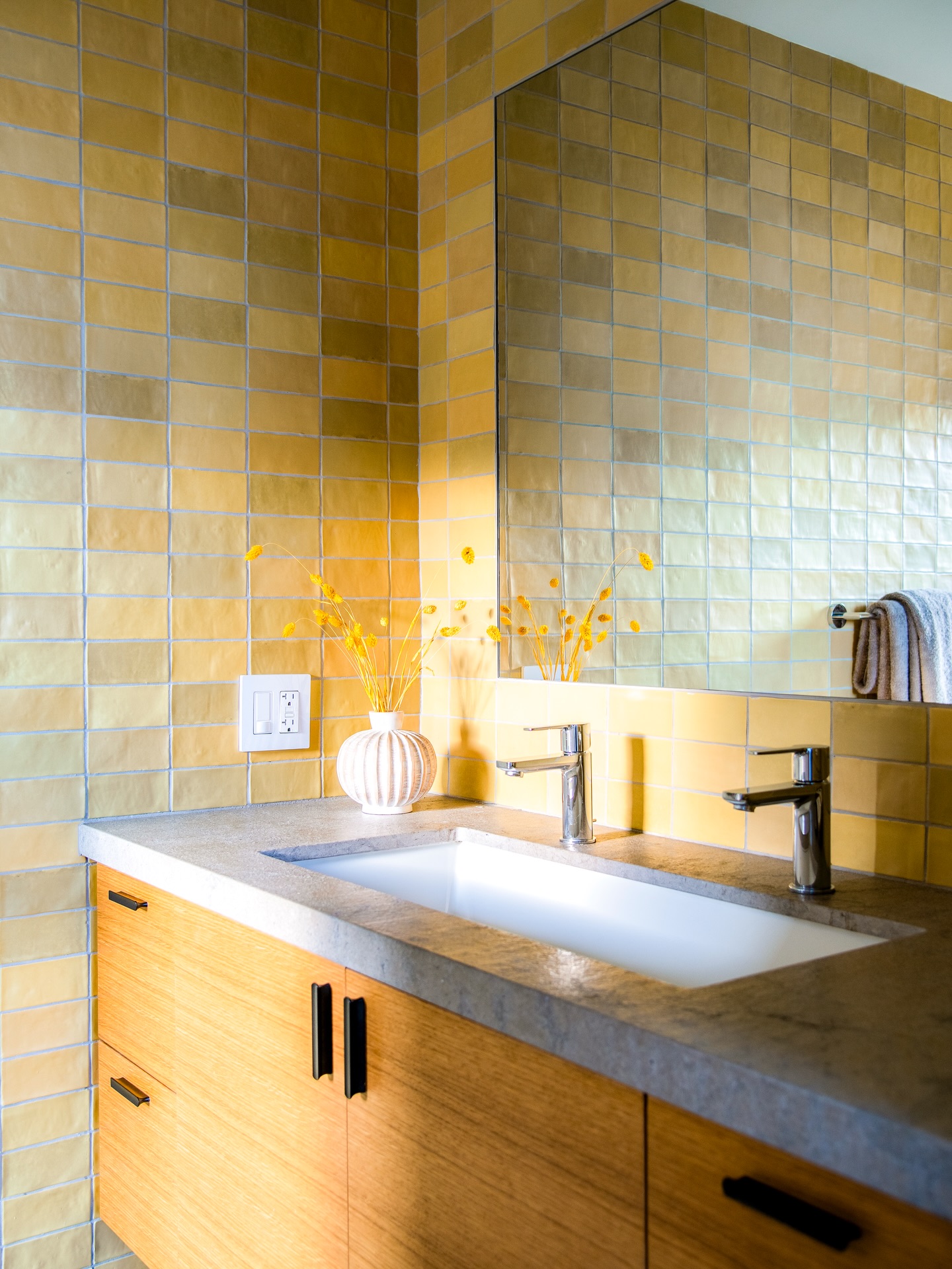 A bathroom made of sunshine. Prof that luxury can be quiet, slow, and deeply comforting.
@masseriamorongo @nolasco_studios
Solara -Morongo Valley, Ca.
#slowtravelling #spacesthatfeellikehome #propertymanagment #designdetails #mindfuldesign