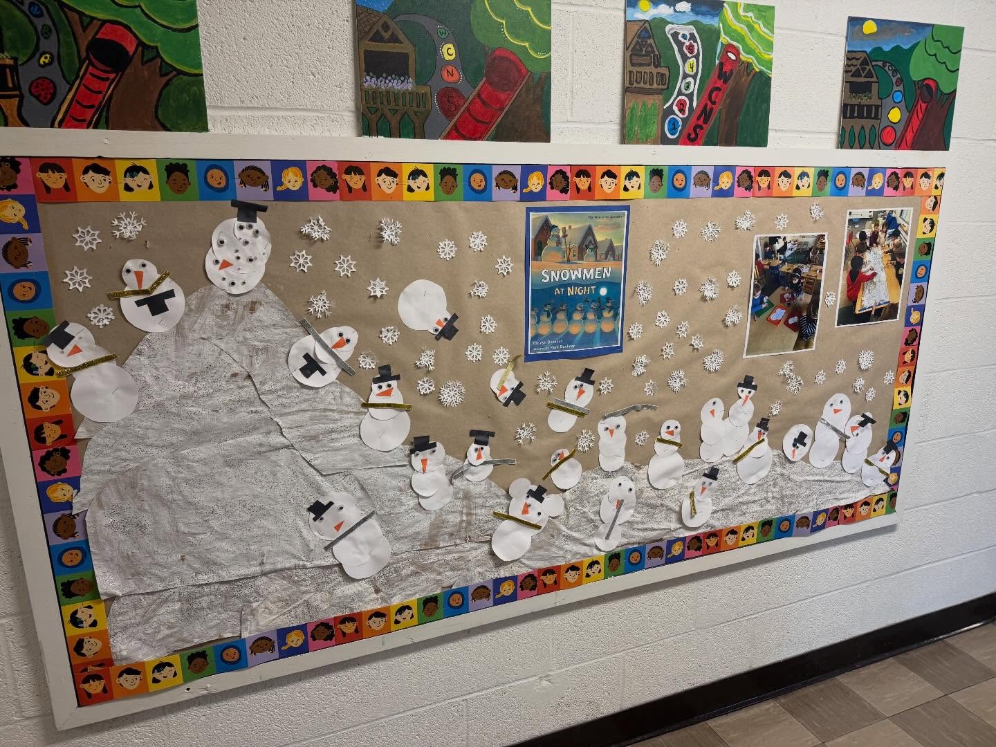 After reading, “Snowmen at Night” by Caralyn Buehner, the Butterflies and Bumblebees classes collaborated on a snowy scene featuring their own snow person at night. ⛄️