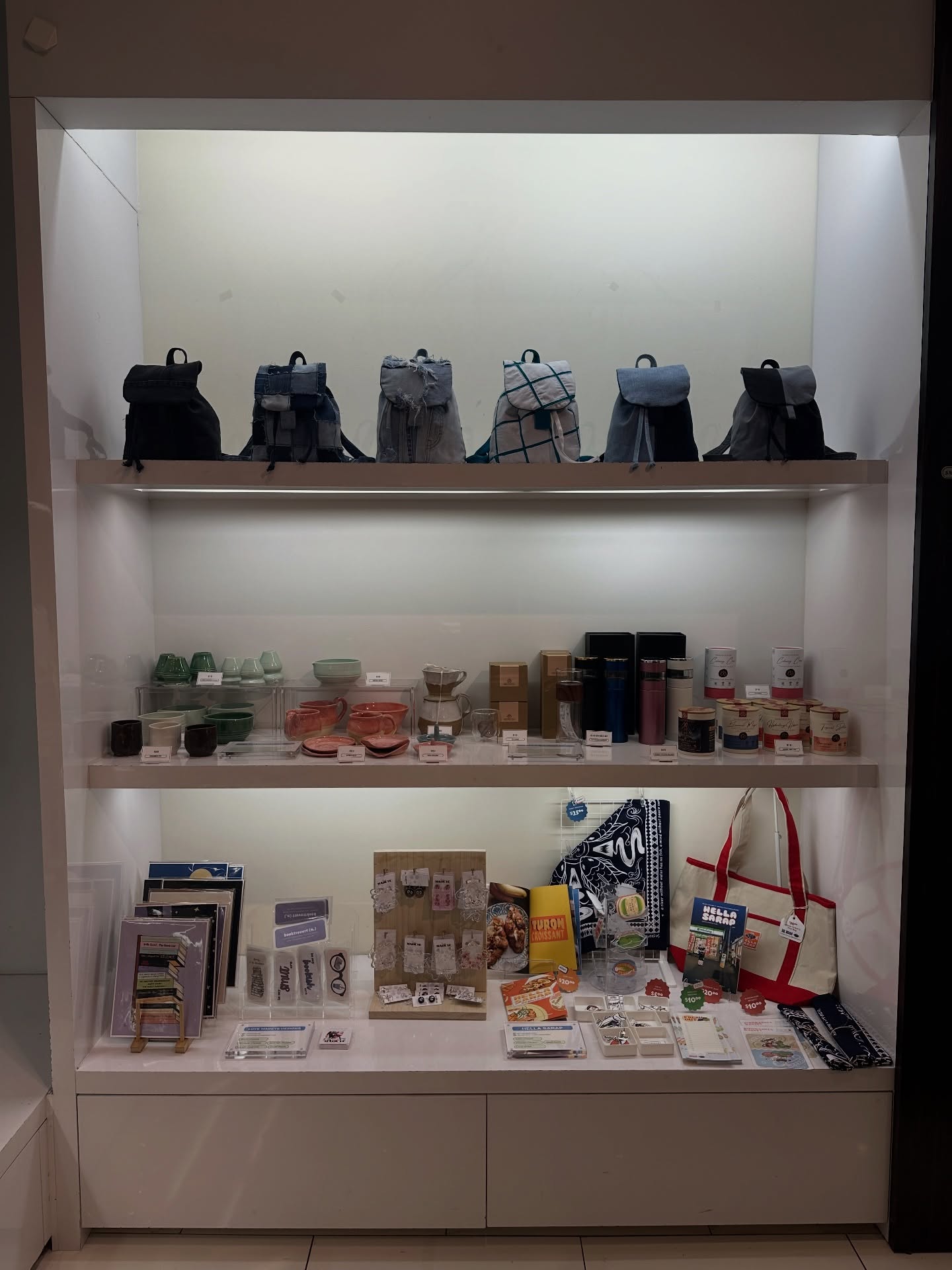 Yayyy 🥹✨ two Shoppe Dreamy bags have already found new homes at Celery Retail in Hillsdale Shopping Center! Feeling so grateful to see my pieces loved IRL.
Thank you for supporting small + handmade 💙👜
@celeryretail
#celeryretail #shoppedreamy #localhandmade #upcycledbag #bayareaartist