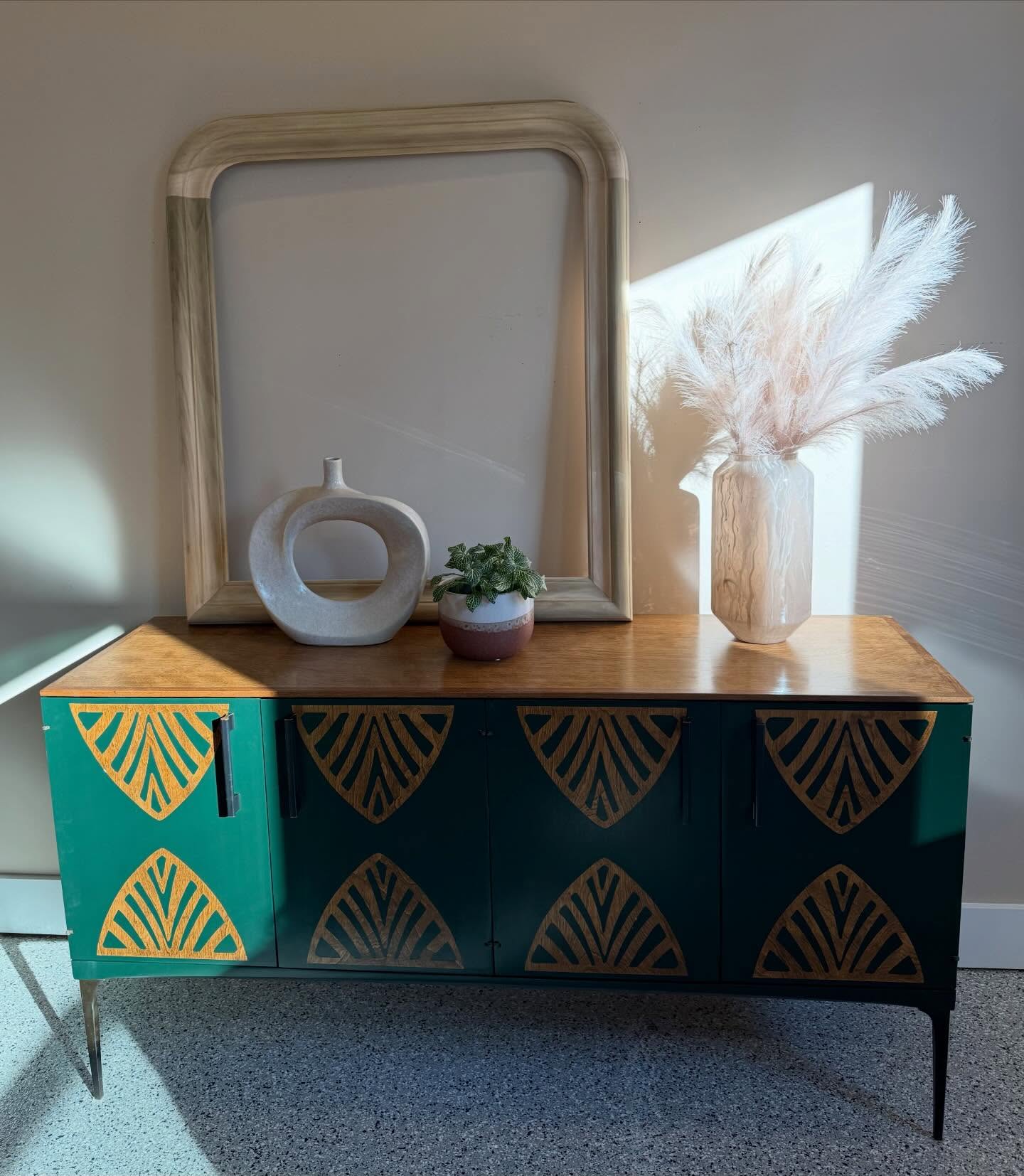 Gorgeous custom piece for our client! Bringing a little glam to their vintage mid-century sideboard. Intricate detailing on the refreshed wood grain softens the deep green paint and dark hardware, making this the perfect mix for a sophisticated, yet relaxed dining space. Check out our website to see how we can bring personalized touches to your spaces too!