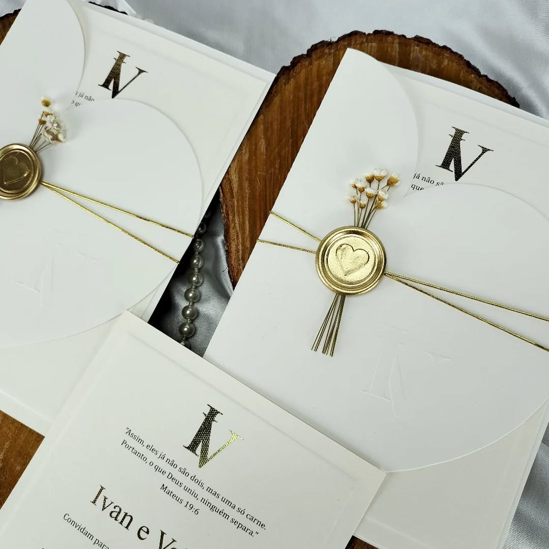 O convite é mais do que papel…
é o primeiro sim que seus convidados recebem
Esse modelo une elegância, minimalismo e detalhes artesanais que transformam o convite em uma verdadeira lembrança do grande dia 💍
Cada elemento foi pensado para contar uma história de amor única e inesquecível.
Deslize para ver os detalhes e imagine esse convite anunciando o seu casamento 🤍
Solicite seu orçamento pelo WhatsApp: (19) 99808-5644
#CasamentoDosSonhos#PapelariaDeCasamento #ConviteElegante