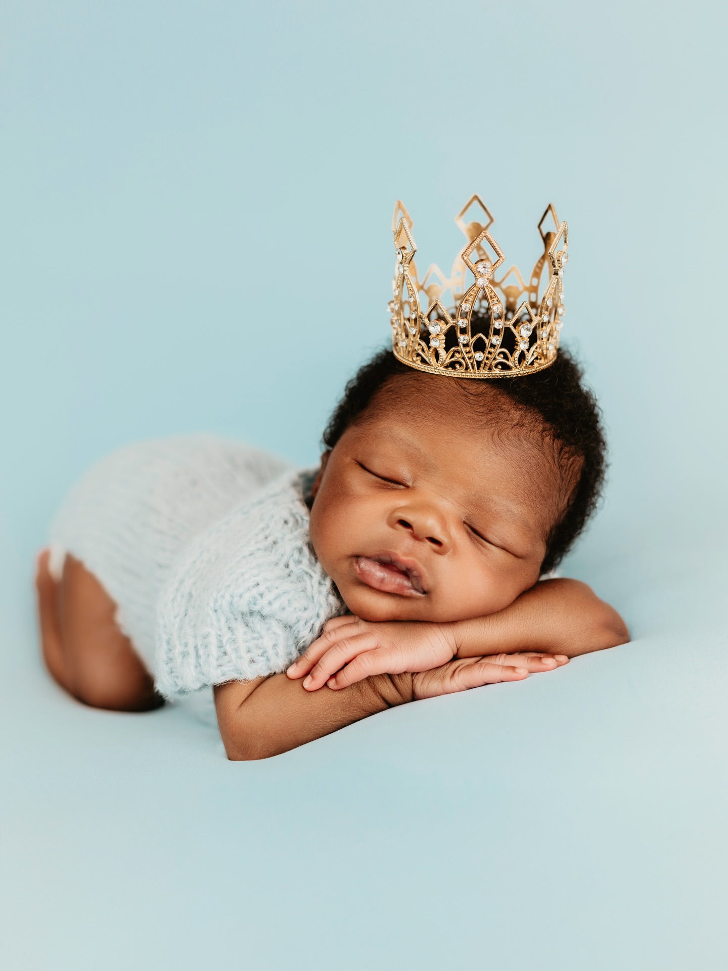 💡 Relax and enjoy your session — babies can sense stress. A calm, quiet environment makes for beautiful photos.
#newbornphototips #familylove #violetartphotography #cozyphotography