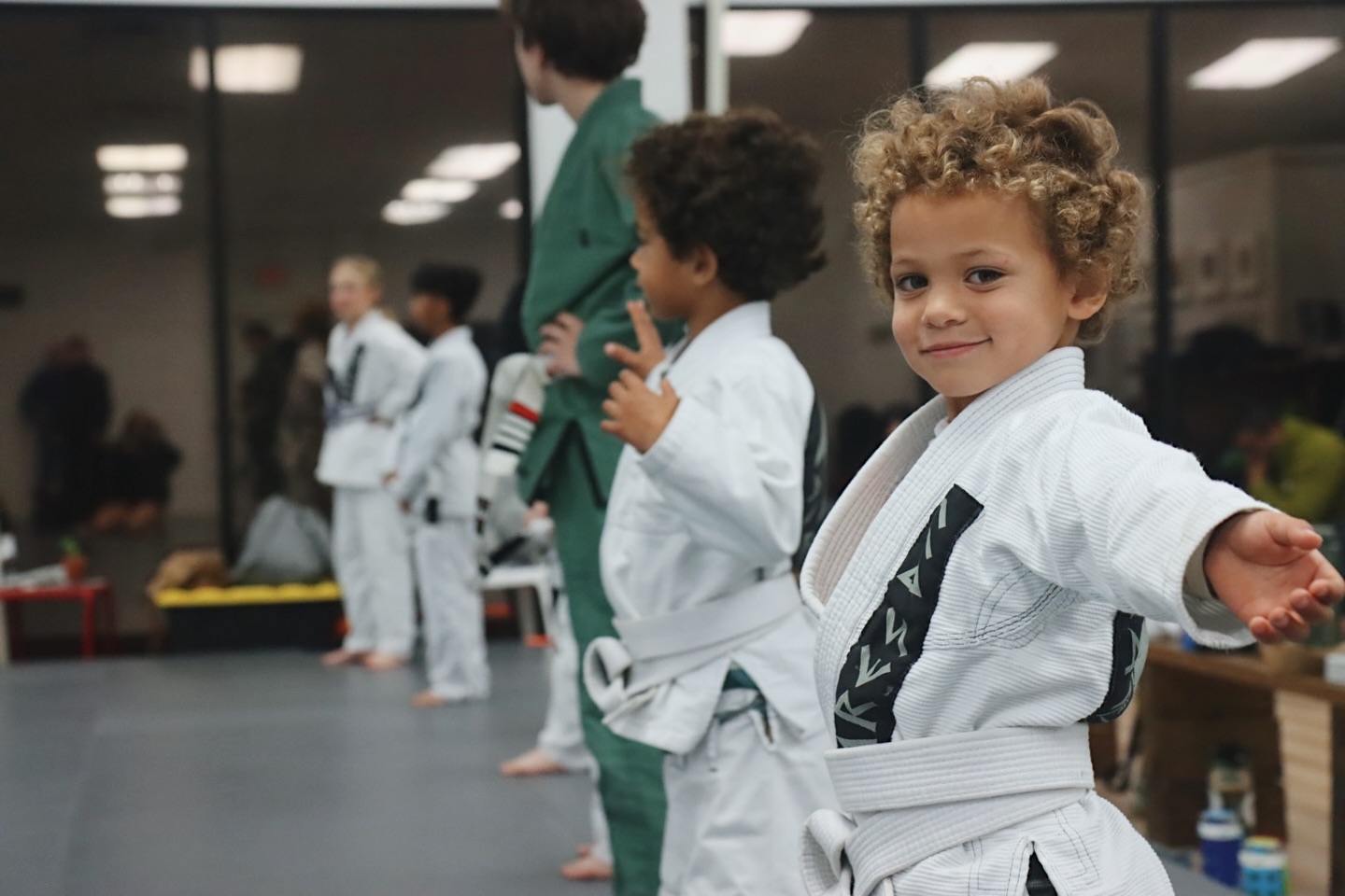 Kids Jiu-Jitsu builds confidence, focus, and resilience — all while they’re having fun and staying active.
On the mats, they learn discipline and respect.
Off the mats, they grow into stronger, more confident kids 💪🧠
Because the skills they learn here last a lifetime.
#KidsJiuJitsu #ConfidentKids #StrongFromTheInside #YouthMartialArts #ParentApproved 🥋✨