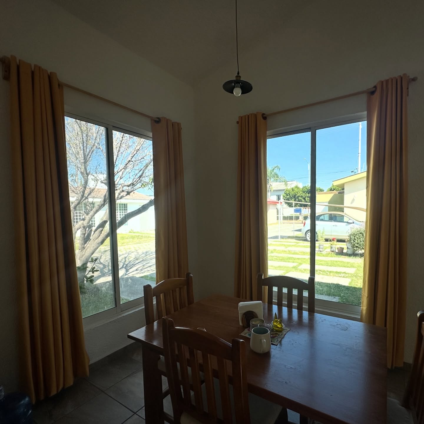 Un estilo de cortina “mid-century moderno renovado