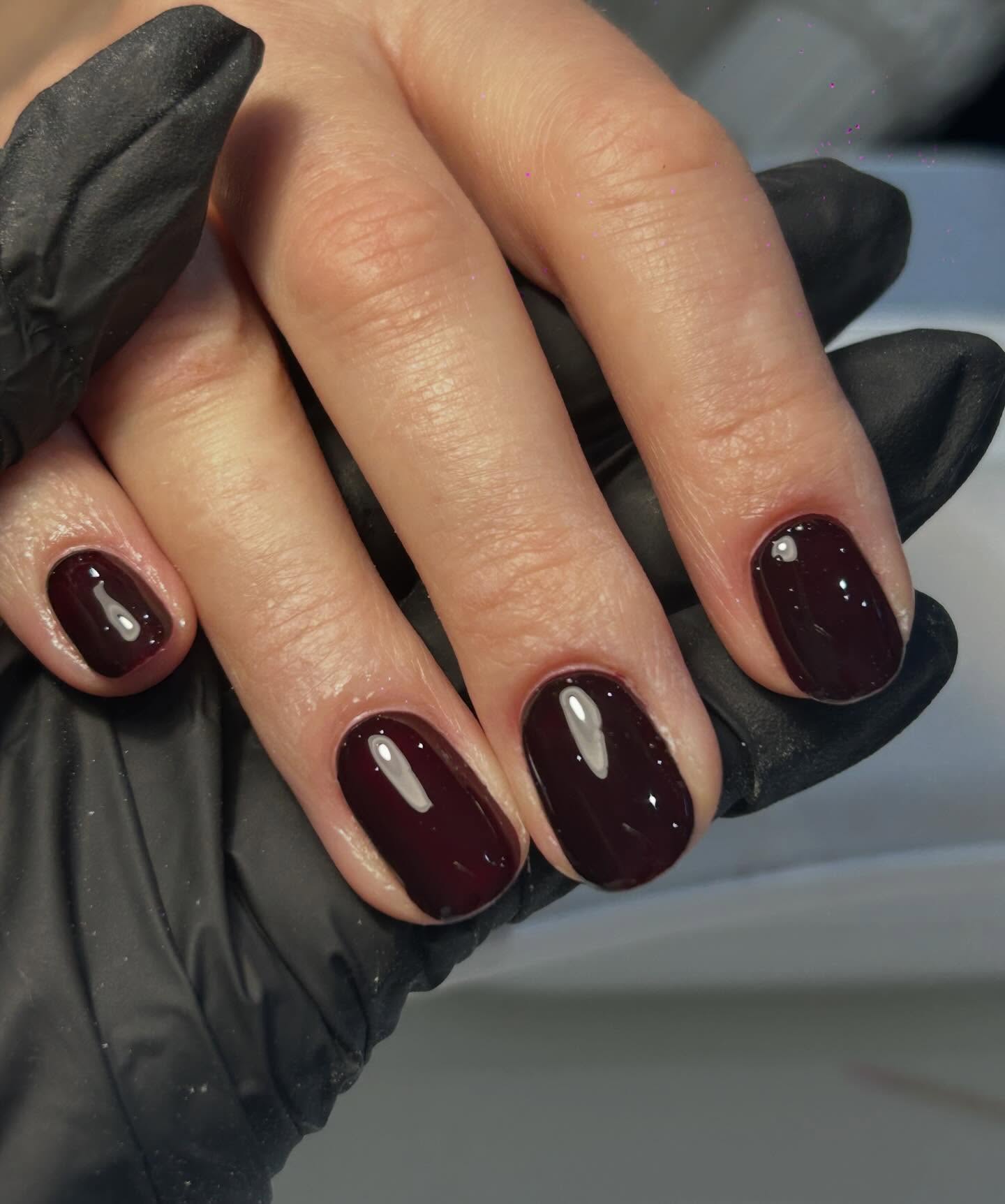 Glossy 🥀🥀
#jadedbeautystamford #biab #buildergel #glossynails #manorthegelbottle