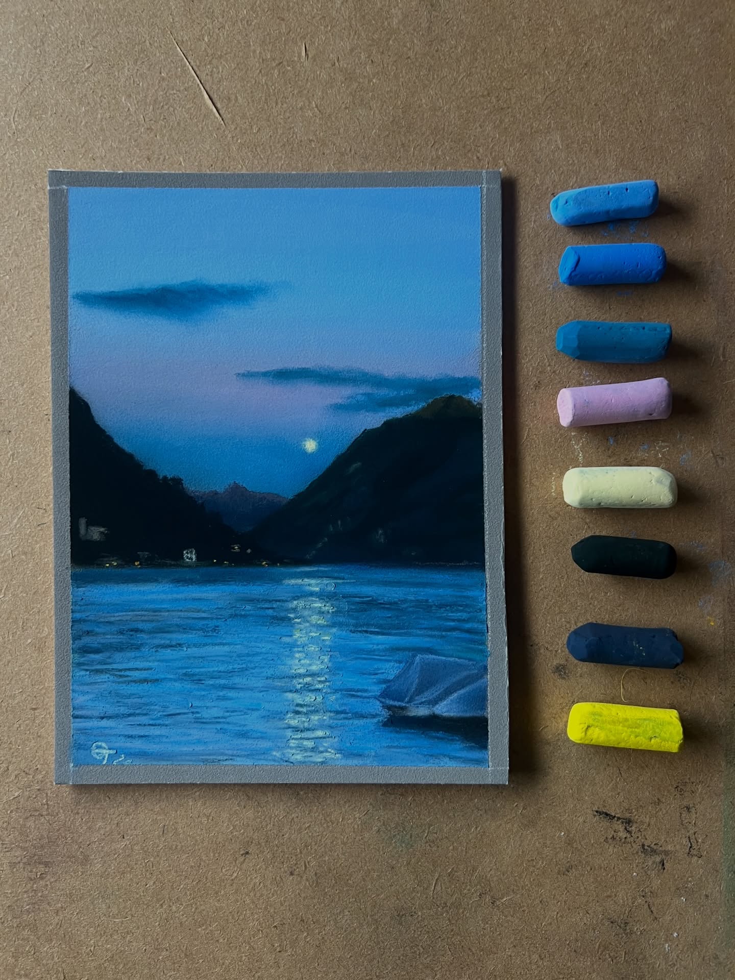 Small pastel study on a Thursday night!
#valsolda #landscape #pastelaesthetic #lake #moonlight