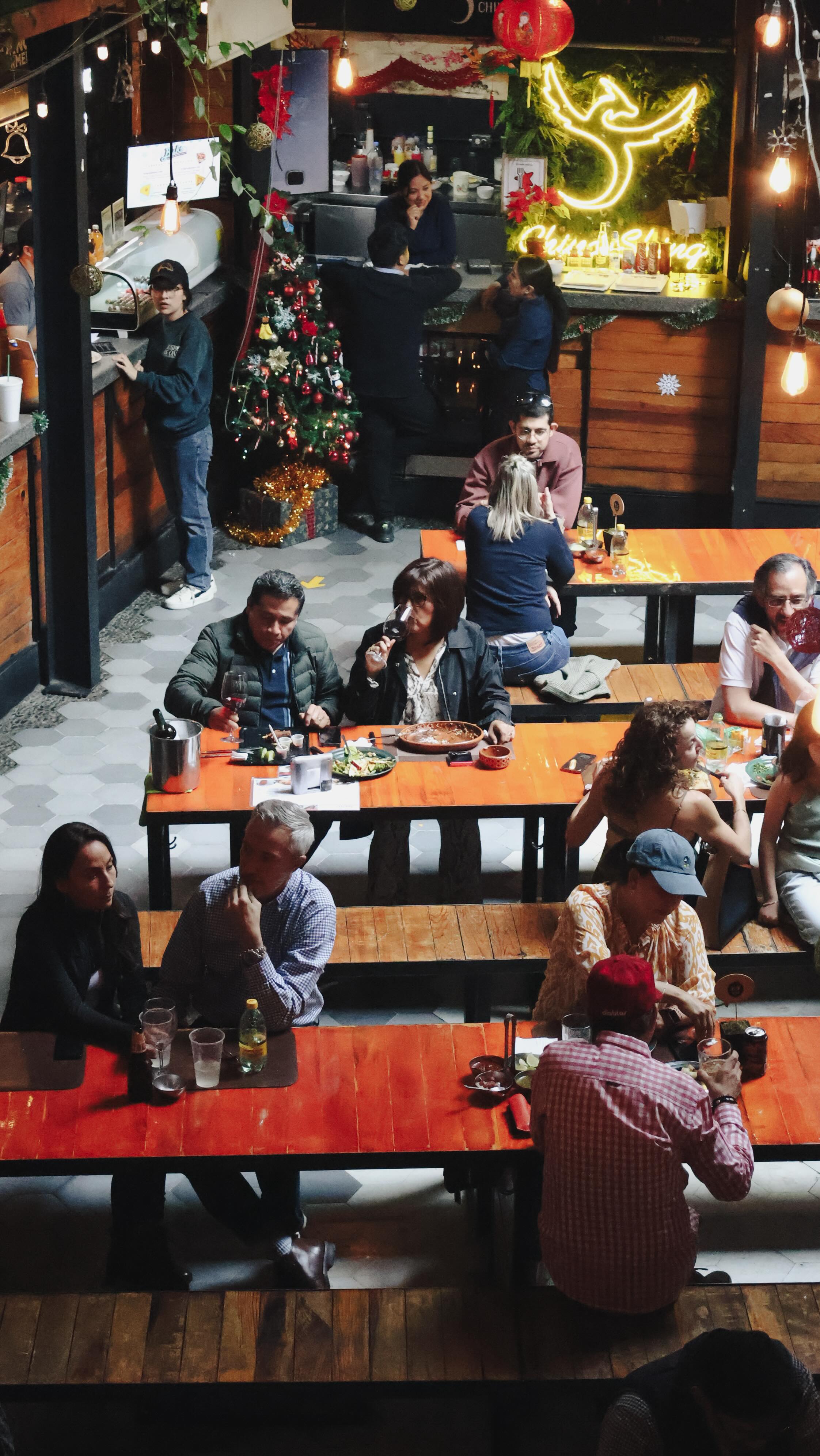 Aquí no vienes solo por comida rica…
Vienes por el plan completo: Terraza, café, cocteles y marcas mexicanas. ✨🍷🥐
De lunes a domingo desde las 12:00 en San Ángel. 
📍 Amargura 5, San Ángel, CDMX
#mercadodelcarmen #cdmxfoodie #plancdmx #sanángelcdmx #gastronomíacdmx