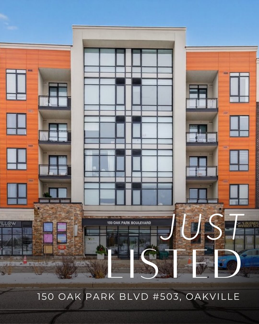 🏙️ Penthouse Living at 150 Oak Park
Boutique top-floor 1 Bed + 1 Bath with 738 sq ft + private patio.
Soaring 10.5 ft ceilings, huge windows, and 8 ft doors flood this space with natural light. Enjoy a stylish open-concept layout with granite countertops, custom breakfast bar, wide-plank flooring, in-suite laundry and a spa-like soaker tub. The large bedroom with walk-in closet completes the perfect retreat.
Building perks include a party room with patio, full gym, pet spa, plus underground parking & locker.
📍 DM for details or a private tour.
#justlisted #oakvillecondos #oakvillerealtor #oakvillerealestate