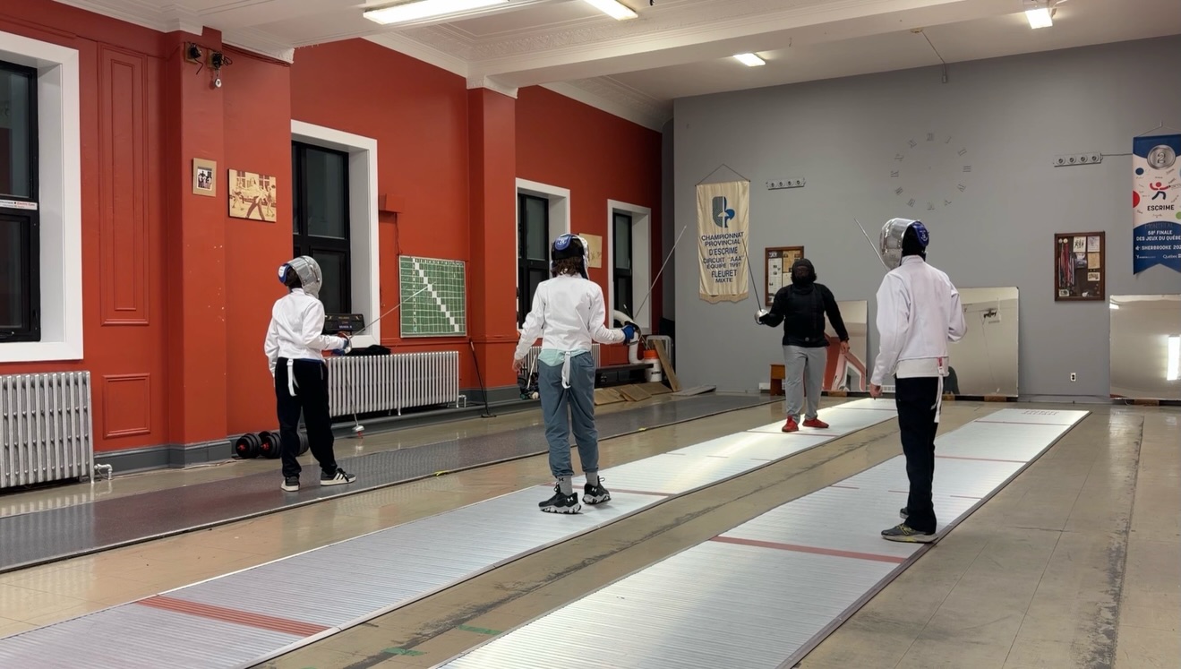First week back at the club! We were greeted with much snow!
Première semaine de retour au club ! Nous avons été accueillis par beaucoup de neige !
#Fencing #escrime #esgrima #scherma #fechten #fencinglove #epee #épée #sword #foil #fleuret #sabre