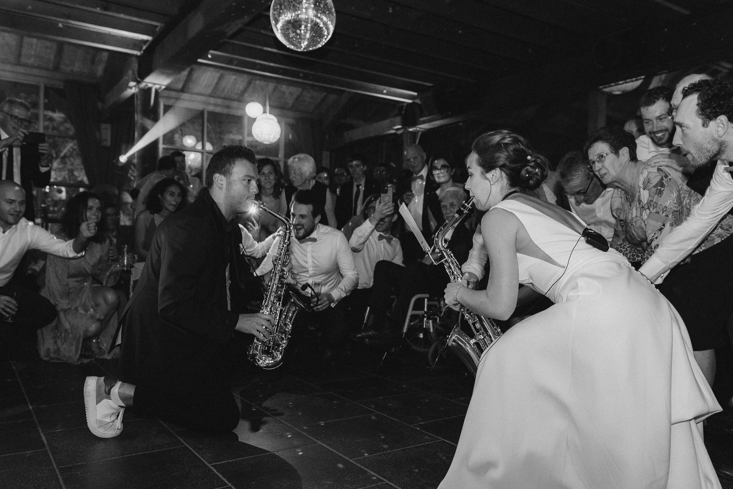 J’avais prévu un solo… elle a dit “pousse-toi, je gère” 😏🎷👰
Moment de dingue avec @mariecamille.d ! Les invités ne s’en sont pas remis 🔥