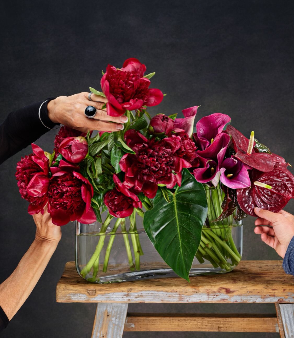 Lean on me, bold bouquet from our website- ornamento.com #valentinesday #LuxuryFlowers
#RomanticFlorals
#LuxeBlooms
#TimelessRomance