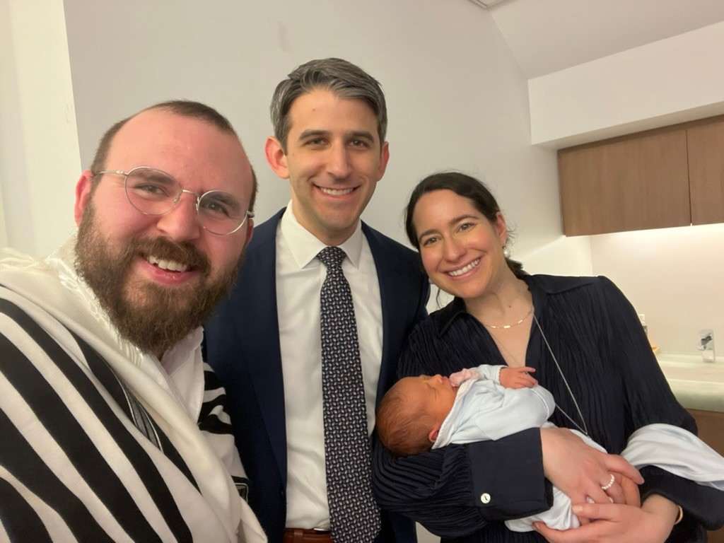 May baby Yonah Avraham enter a life filled with Torah, Jewish family building and good deeds!