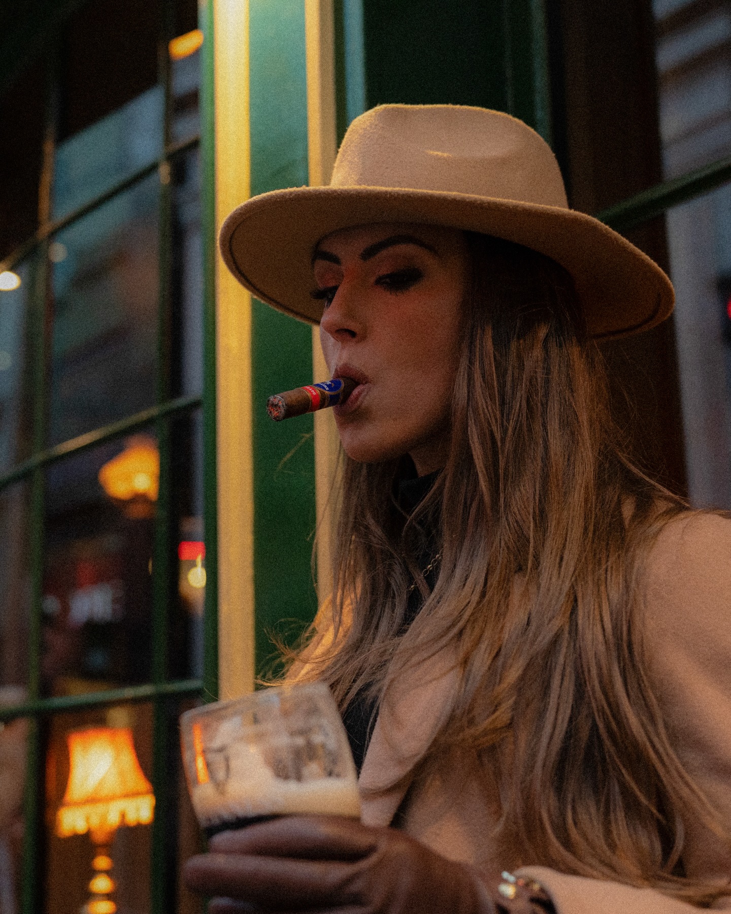 It’s pub o’clock. Gloves on. Stress off. Pint in one hand. A Charatan in the other.
Cheers! 🍻
#puboclock #nowsmoking #cigarlife