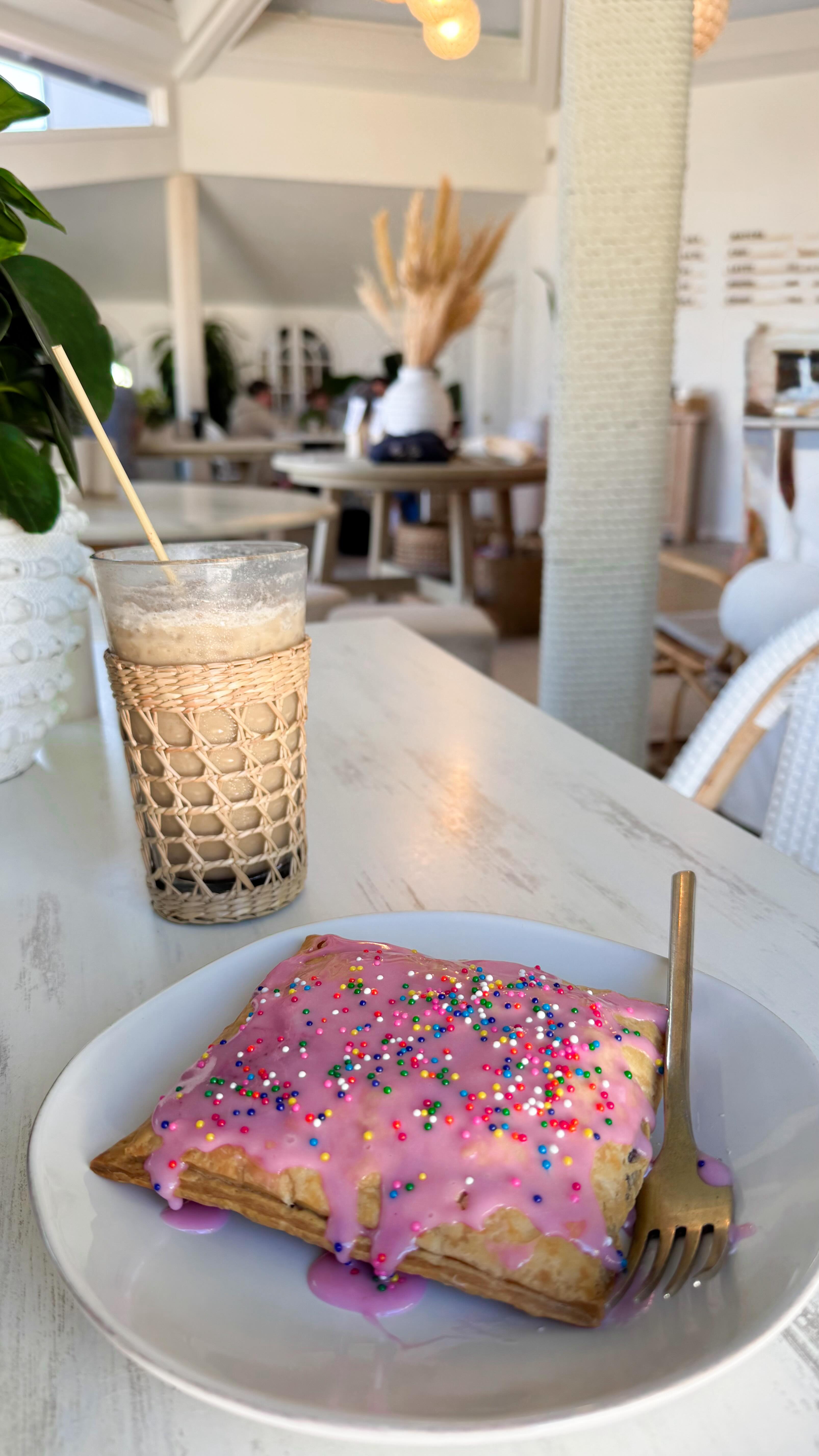 would you order this?😋
📍 @bluepalmmissionbeach
#sandiegofoodie #sandiegoeats #sandiegolife #sandiegocalifornia