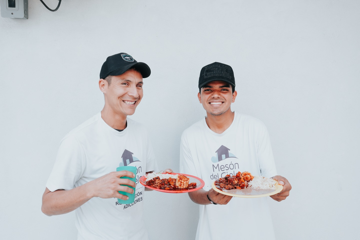 En El Mesón del Cielo transformamos vidas cada día. No sólo brindamos alimento, también compartimos esperanza y fe. 🍽️💙
Tú puedes sumarte a esta misión. Con tus donaciones en especie o en dinero, tu donación restaura 🙌