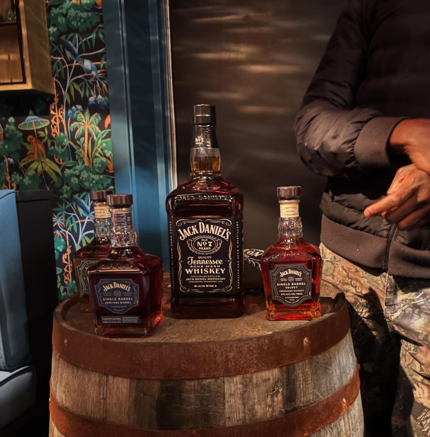 A big thank you to @sirsmythe Another great tasting. This time with the @jackdaniels_us single barrel range. Fun and informative as always.
đ„
Next up for members @jurawhisky on Thursday đđŒ