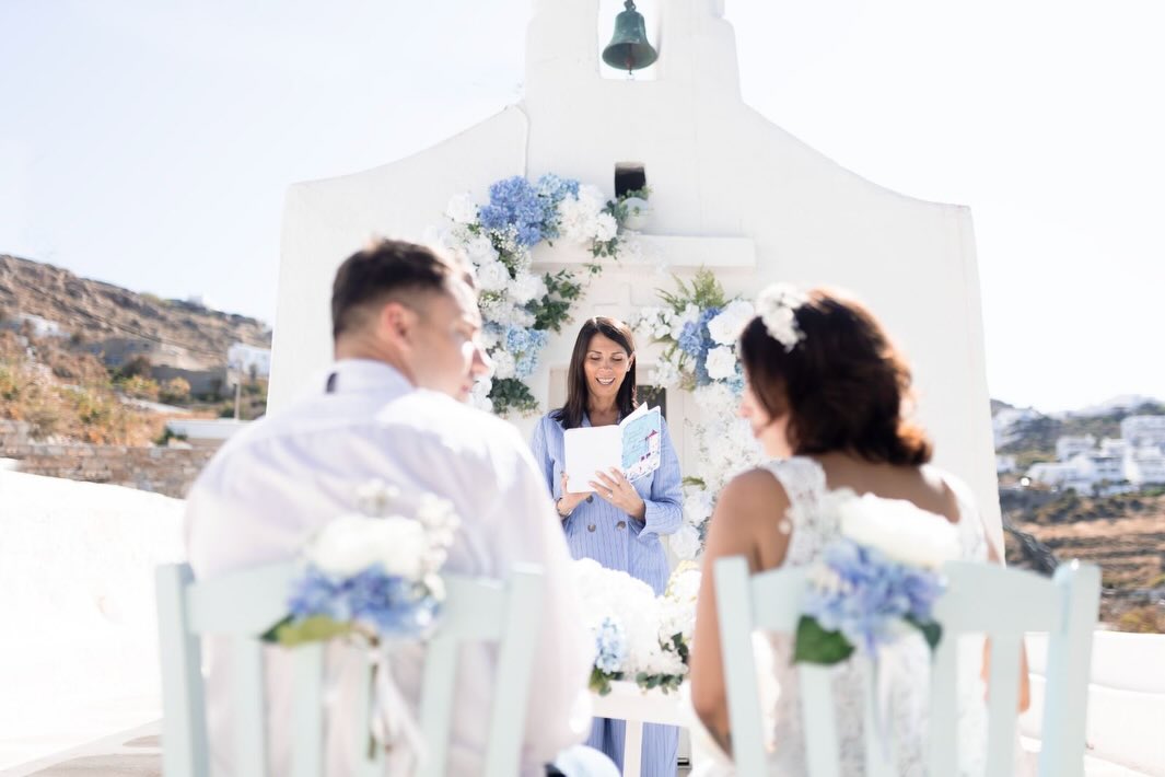 Mykonos non è solo una destinazione.
È una promessa mantenuta.
Accompagno le coppie che desiderano sposarsi all’estero, trasformando un luogo iconico in un matrimonio autentico, curato e senza pensieri.
Destination wedding in Grecia, progettato su misura.
Mykonos is not just a destination.
It’s a promise kept.
I guide couples who wish to get married abroad, transforming an iconic location into an authentic, meticulously planned, stress-free wedding.
A tailor-made destination wedding in Greece.
@salvatoregattimolofloralevent
@ph.peppenapolitano
@mykonosluxuryweddings