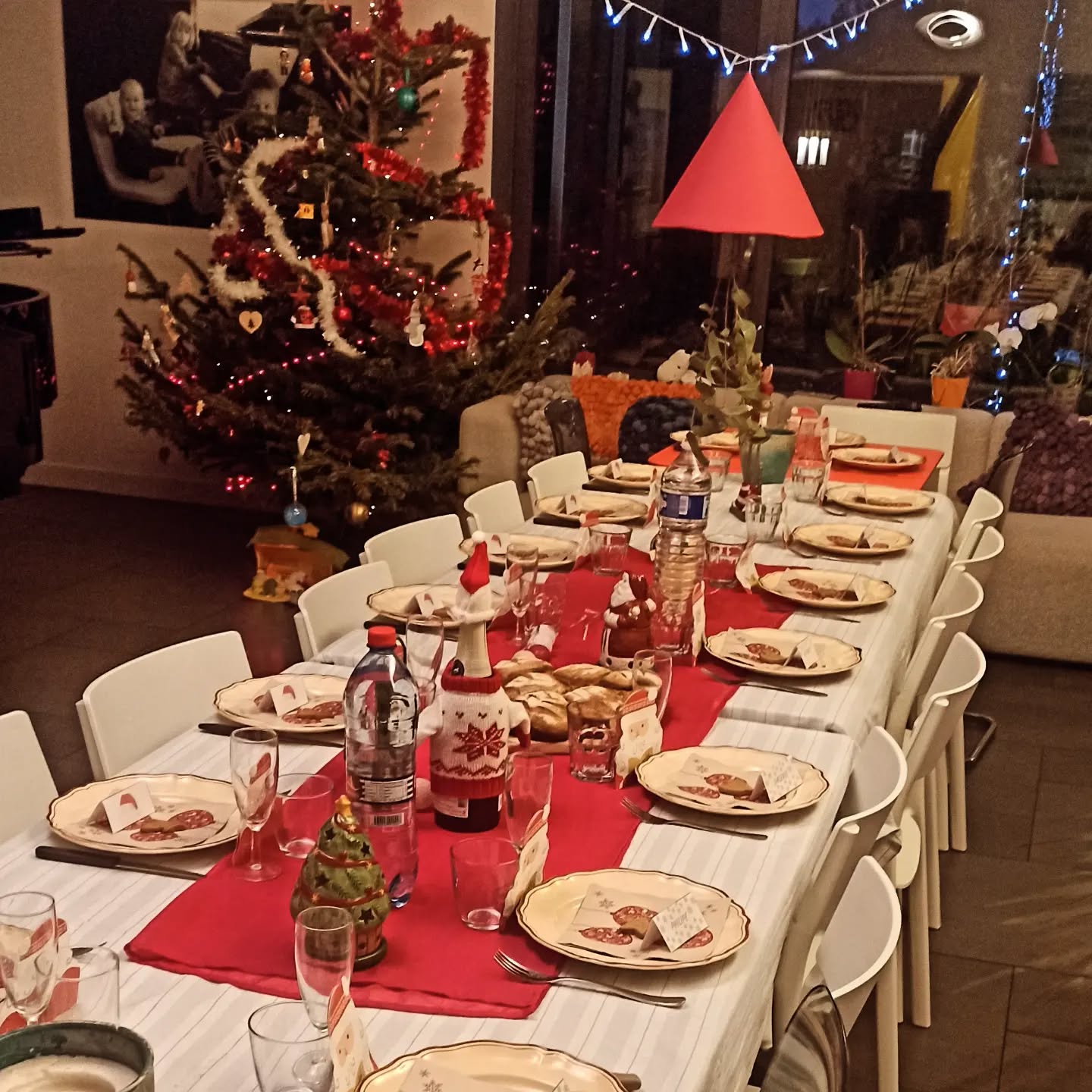Joyeux Noël à tous 🎄🎁🎅
@villaperrosienne permet de pouvoir se retrouver, se cajoler, et rigoler ensemble en bord de mer dans des villas chaleureuses.
Les fêtes de fin d'année sont toujours un moment privilégié pour retrouver vos proches ❤️.
#joyeuxnoel
#vacancesenfamille
#groupe
#amour
#perrosguirec
#ploumanach
#borddemer