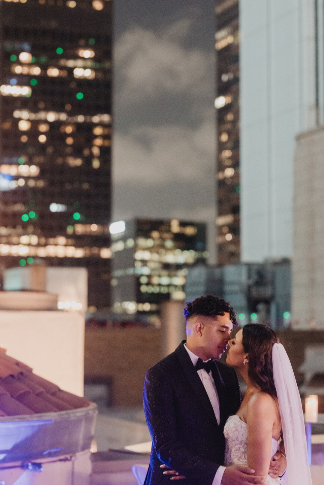 An urban love story, written in city lights.
DTLA showed up, and Autumn & Dean matched the glow. #DTLAWedding #UrbanRomance #CityLove #ModernLoveStory #DowntownLA #WeddingNight #JustMarried #AutumnAndDean #CityLightsLove
Photographer: @Lulanphoto