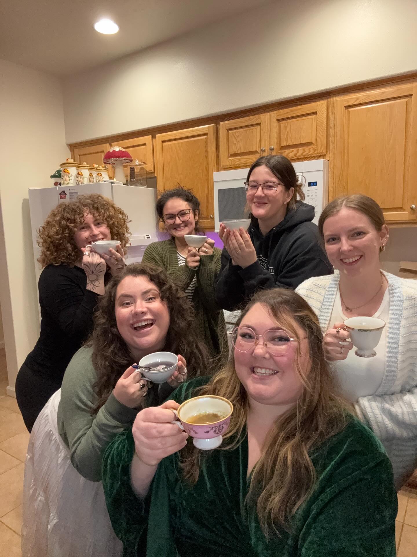 Last night I hosted a tea š« & tarot party and it was so sweet š„¹
My heart is so full of gratitude, not only for such a fun event but also for little me & teenage me who craved for community and connections and felt like I never fit in.
To now-creating those relationships and spaces š I really love hosting events like this for my business and at this time Iām not doing that so this was definitely what my soul was needing, pouring into a group of women that I love!
I feel like all my life I have struggled with friendship, I could always make friends easily and Iām grateful for so many beautiful paths that Iāve crossed, but I always struggled with being myself in those relationships feeling like thereās certain sides of myself that I couldnāt talk about or be open about freely or if I was-Iād be met with judgment.
To now finding a beautiful group of women who absolutely love the same things that I love or who will listen to me talk about my passions & vice versa. Itās like a beautiful group of like cheerleaders in the sweetest way, everyoneās just uplifting, everyone giving space to listen, to be heard and I am just feeling so much gratitude and so much love. š š