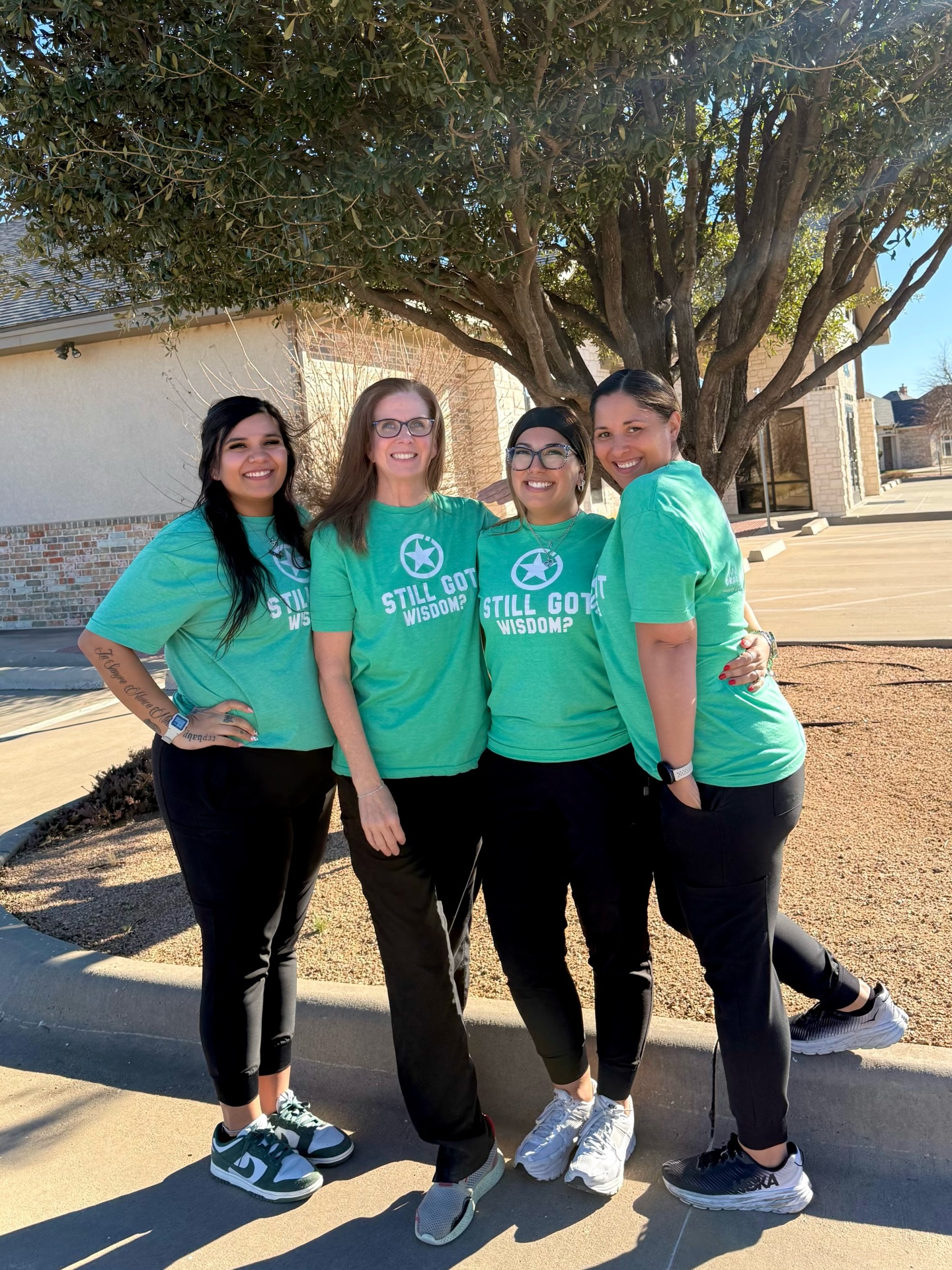 A few of the friendly faces you’ll see when you visit POMS ✨💚
#POMS #OralSurgery #Maxillofacial