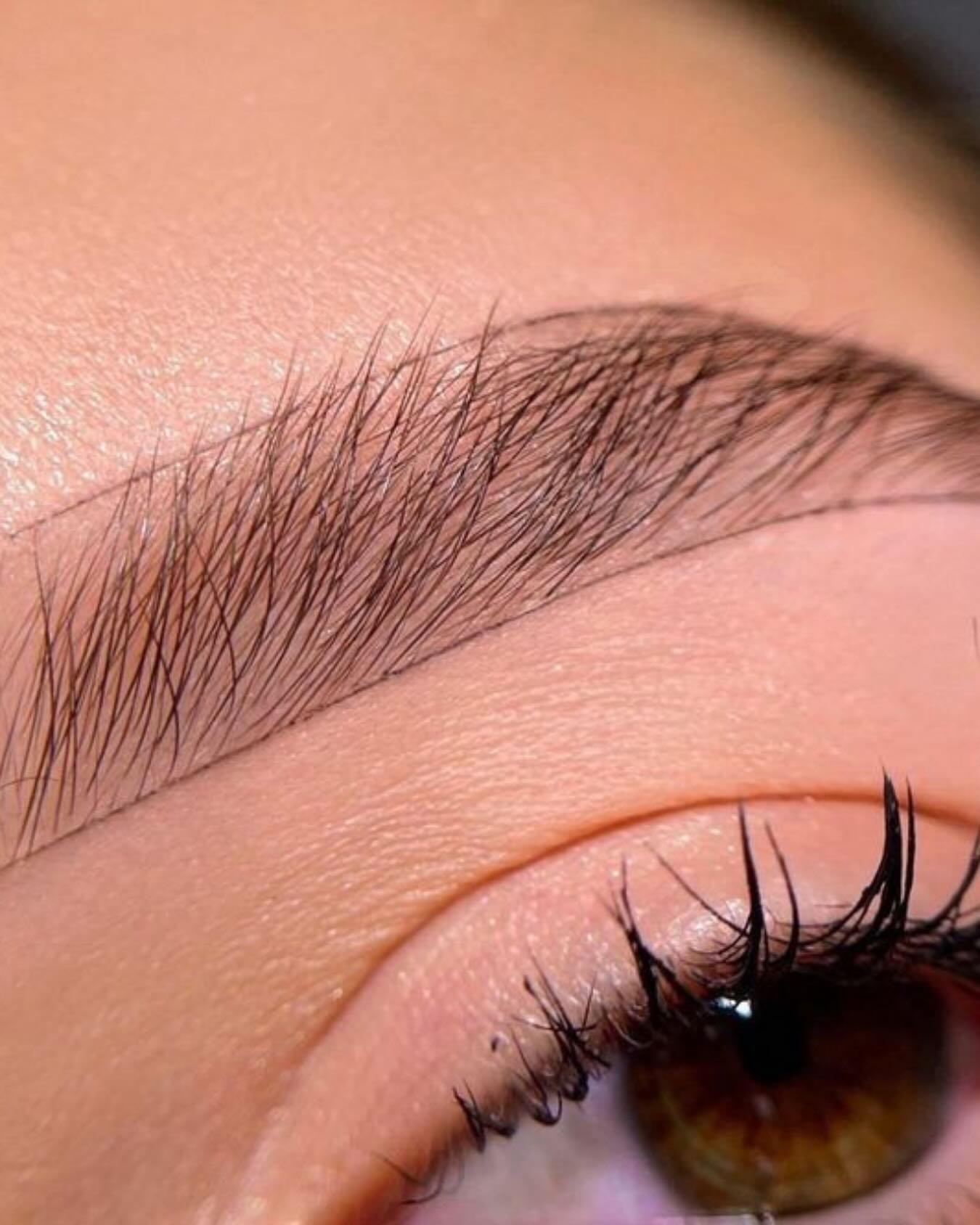 Framing your face, one brow at a time 🩷 #LavoomSalonYYC
•
#YYCBeauty #CalgaryBrows #CalgaryLashes #BeautySalonYYC