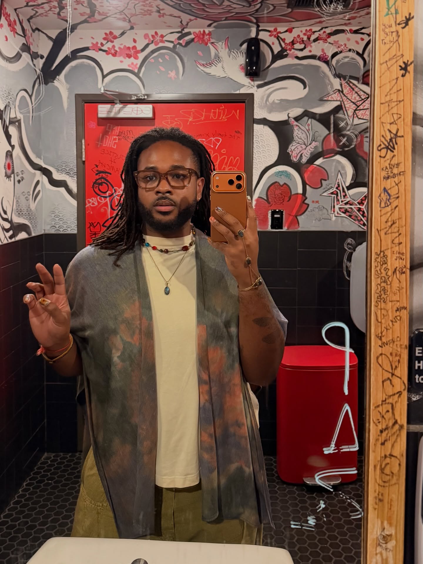 I call my energy back from every person, place, and timeline that no longer have my permission to carry it 🌟🌩️💛
#dump #lifelately #houston #love #fashion