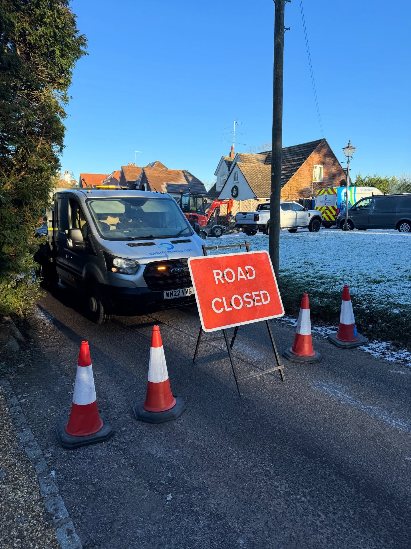 First job back breaking ground into 2026 with another foul and surface water sewer connections. Full road closure and diversions in place working on a very tight deadline.
Aquatech Drain Services Ltd
📲 01273 933 705
📧 contact@aquatechdrains.co.uk