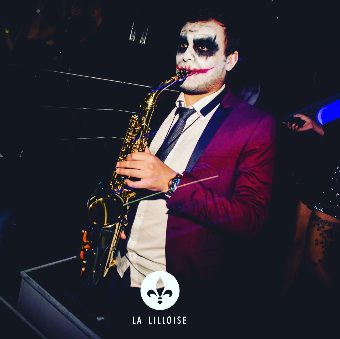 Joker also plays on Selmer 😜
👻🎷🔥
Encore une soirée complètement folle par @la.lilloise dans un @lenetwork.lille plein à craquer !
La prochaine le 31.10 au @le.forest pour Halloween Nightmare. La nuit, parce que je jour ne suffit pas...
#joker halloween #scary #saxophone #sax #saxanddj #night #nightclub #show #live #makeup #lovemyjob #clubbing #party #enjoy #music #musician #musicianlife #lille #lillemaville #henriselmerparis #seles #dj #electro #dance #dancefloor #scotchonme