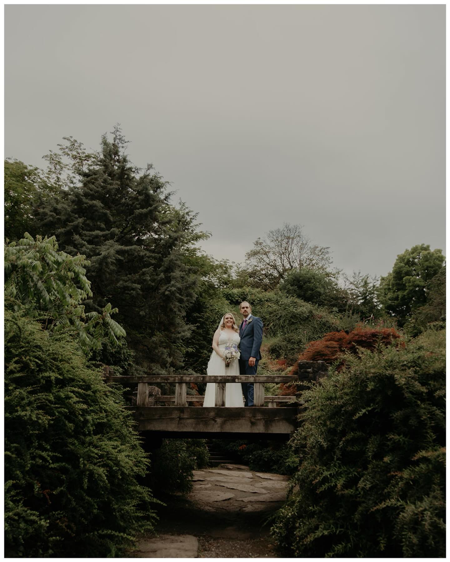 H+C 🤍
Location: Queen Elizabeth Park
Officiant: @younghipandmarried
Photography: @ericamillerphotography
Hair & makeup: @fayesmithagency
Decor: @havendecordesign