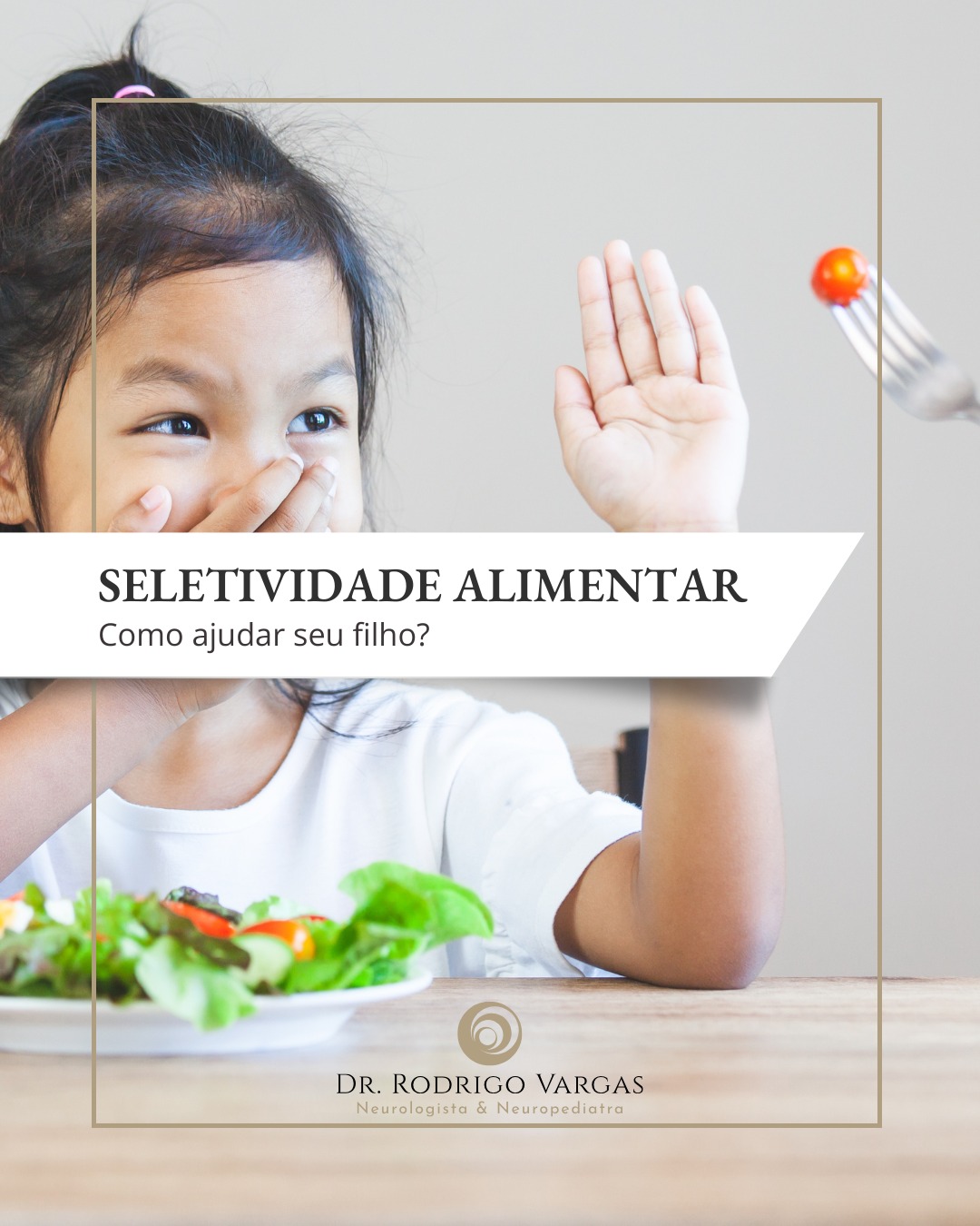 🍽️ Seletividade alimentar no Autismo: como ajudar seu filho?
A seletividade alimentar é muito comum em crianças com Transtorno do Espectro Autista (TEA) e está relacionada a fatores sensoriais, comportamentais e de rigidez cognitiva. Muitas crianças aceitam apenas alguns alimentos, cores ou texturas, recusando-se a experimentar novidades.
Esse comportamento pode impactar o crescimento, a nutrição, o sono e o desenvolvimento, por isso é importante agir com paciência, estratégia e acompanhamento especializado. Pequenos avanços devem ser valorizados, e a introdução de novos alimentos deve ser gradual e respeitosa.
✅ Como os pais podem ajudar:
- Manter uma rotina alimentar previsível
- Oferecer novos alimentos de forma gradual e repetida
- Evitar forçar ou punir durante as refeições
- Usar o modelo familiar (a criança observa os pais comendo)
- Estimular a exploração sensorial dos alimentos (cheirar, tocar)
- Reforçar positivamente pequenas conquistas
👩⚕️ Quando procurar ajuda especializada?
- Recusa persistente de grupos alimentares inteiros
- Ganho de peso inadequado
- Deficiências nutricionais
- Engasgos, vômitos ou dificuldade de mastigação
- Estresse intenso nas refeições
👩⚕️ O acompanhamento com neuropediatra, nutricionista, fonoaudiólogo e terapeuta ocupacional faz toda a diferença!
#Autismo #TEA #SeletividadeAlimentar #Neuropediatria #DesenvolvimentoInfantil #AlimentaçãoInfantil #SaúdeDaCriança #DrRodrigoVargas