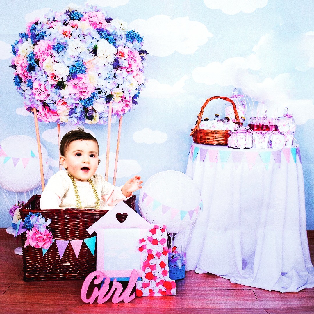 Baby Girl's 1'st Birthday Photoshoot! We had loads of fun playing with different backdrops and props. She was a star baby, a natural in front of the camera.
#Baby #babygirl #photoshoot #photography #Birthday #Photosession #Montreal #mtl #Photographer #Smile #cute #adorable